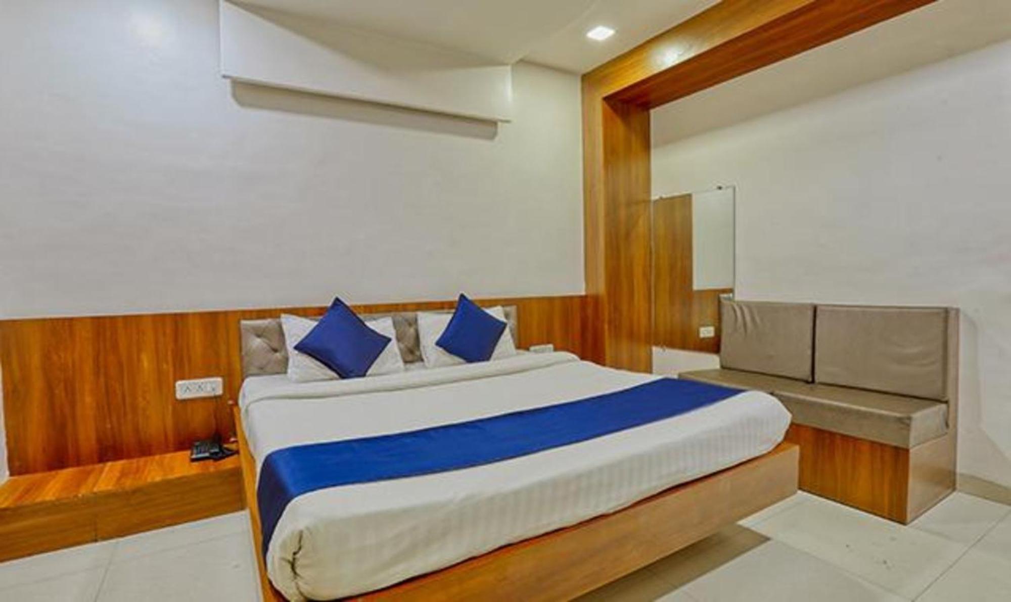 Fabhotel Eleven Grand Hotel 3*