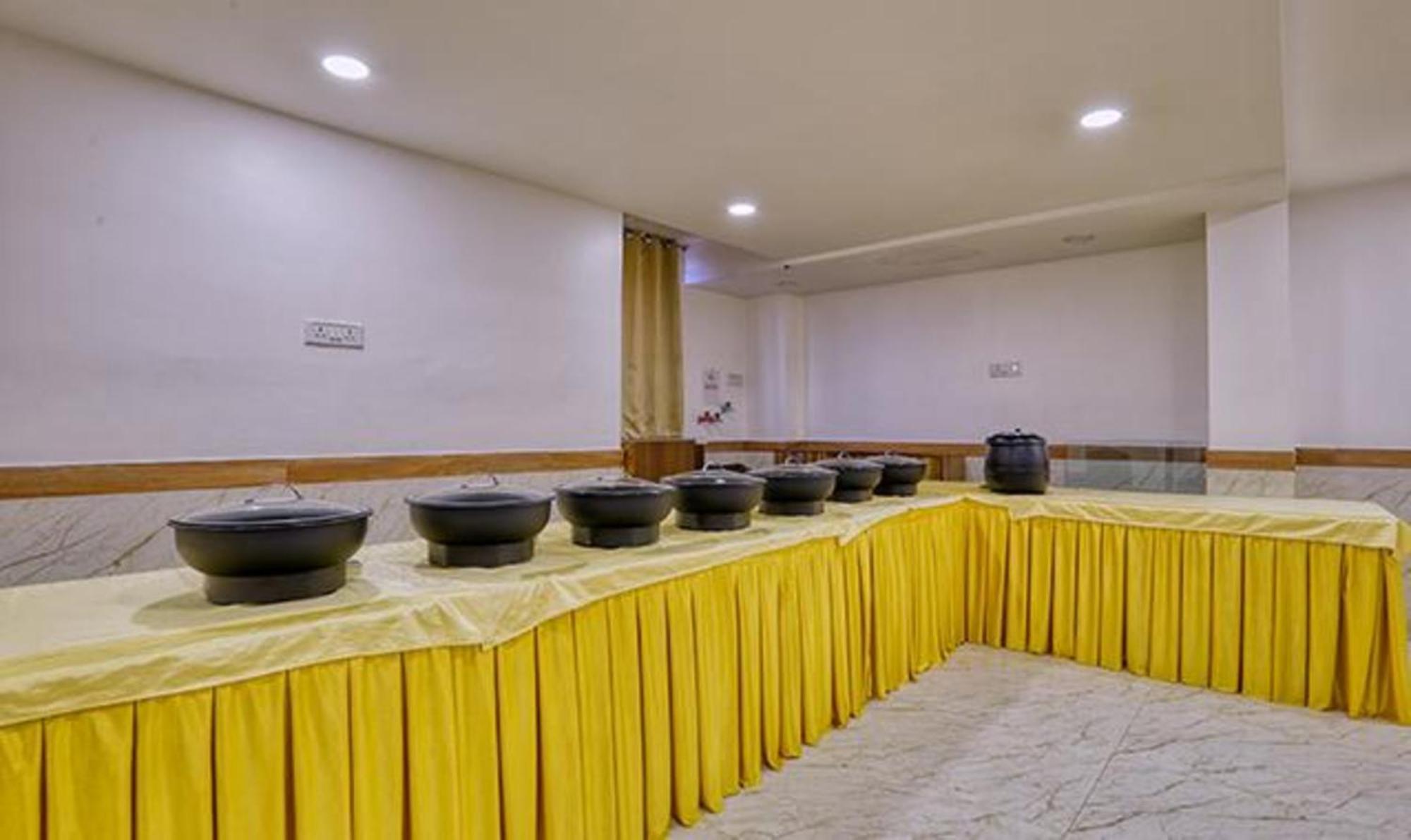 Fabhotel Eleven Grand