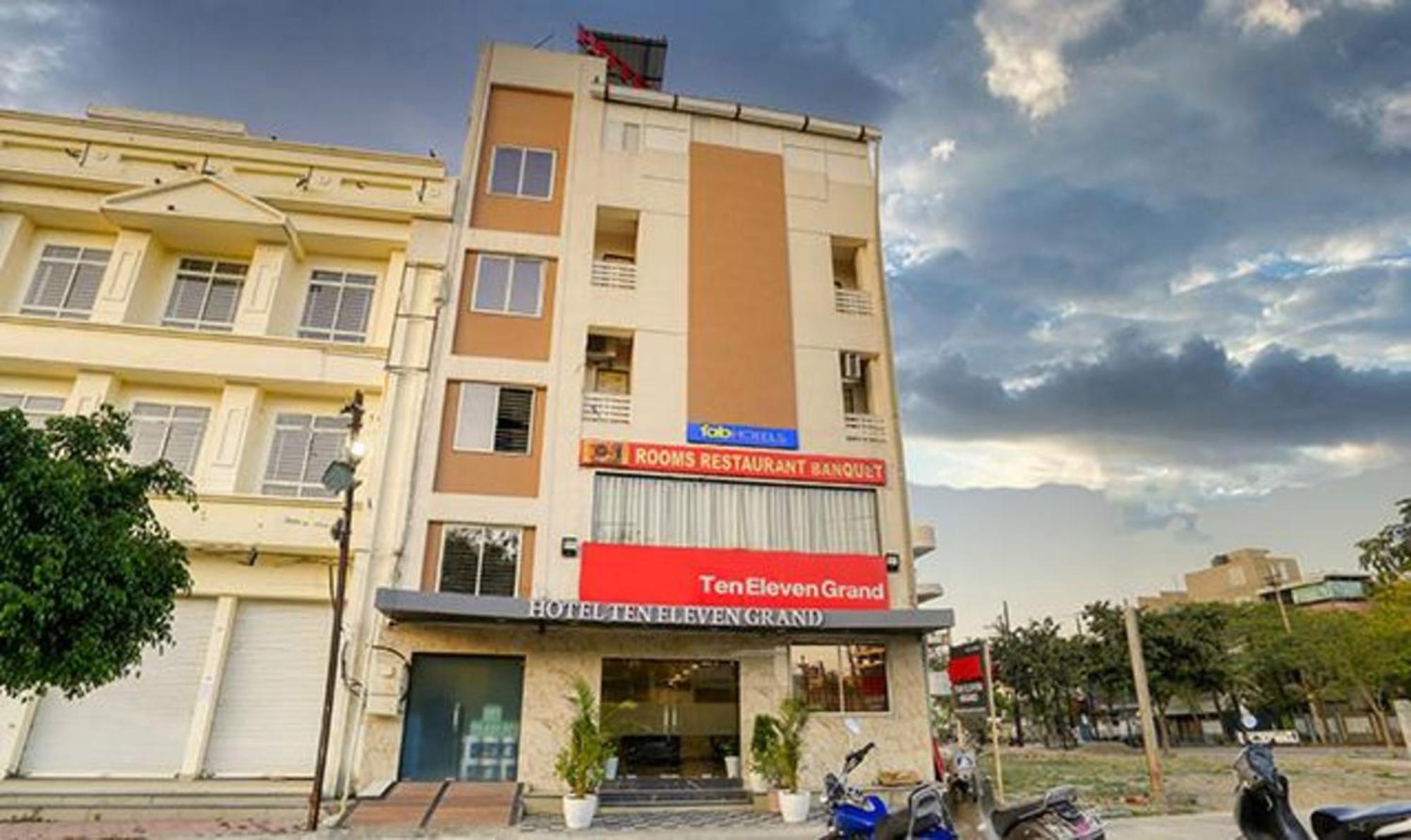 Hotel Fabhotel Eleven Grand Indore