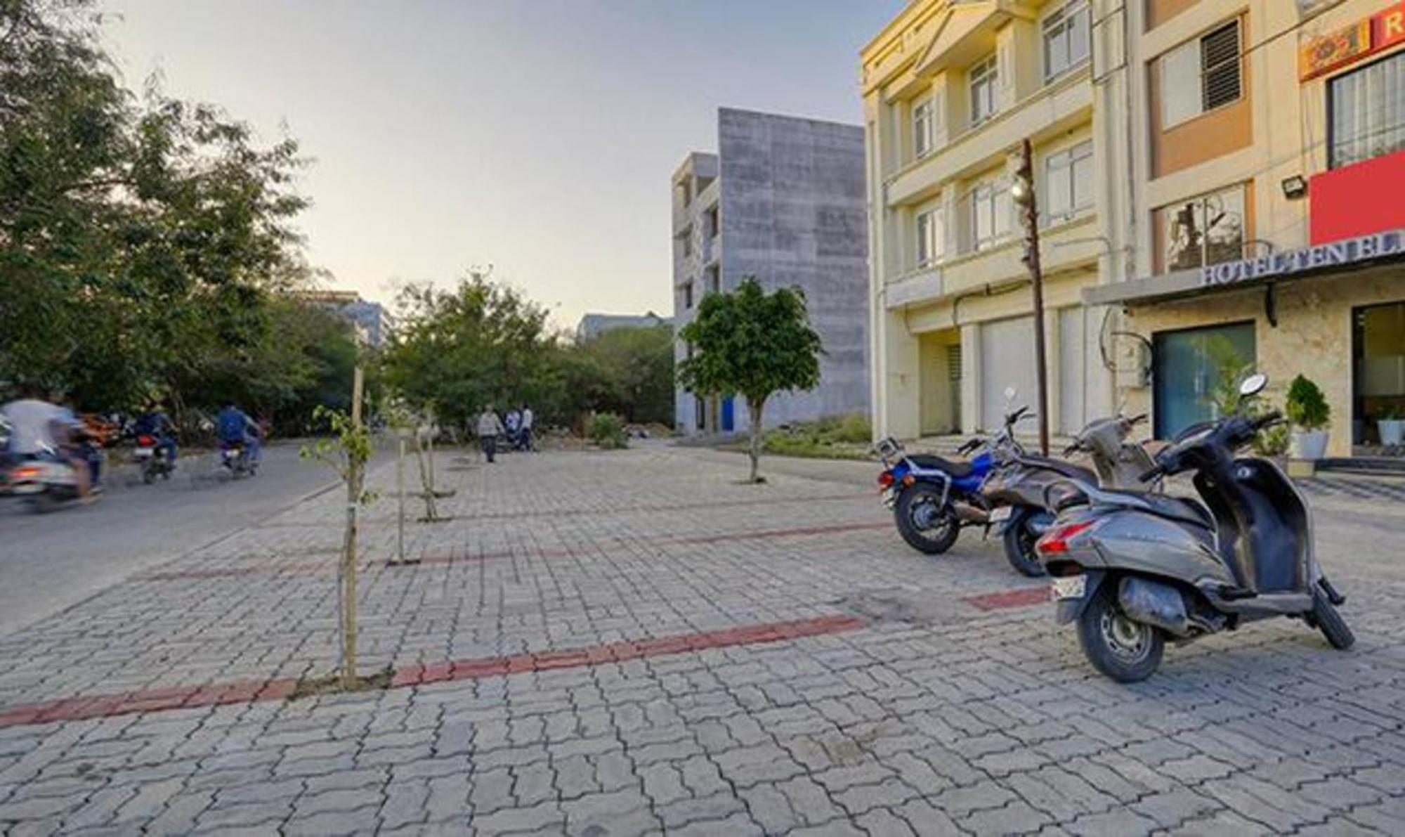 Fabhotel Eleven Grand Hotel Indore