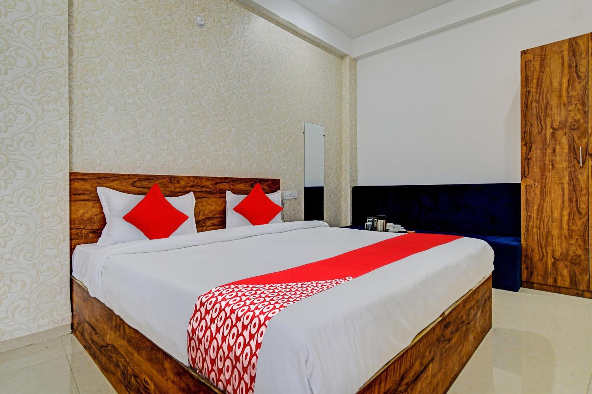 Hotel Oyo Flagship Blue Tick