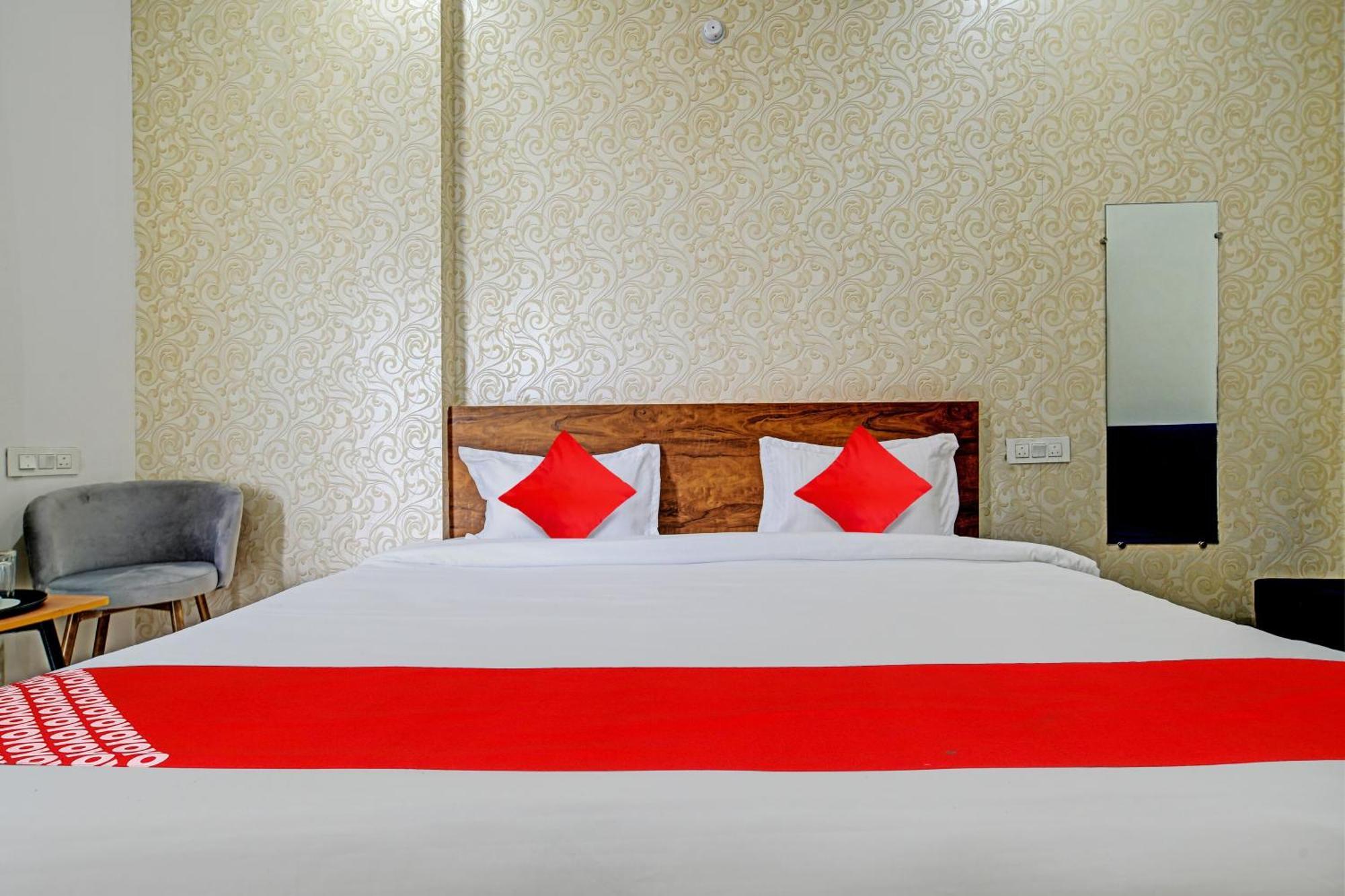 Oyo Flagship Blue Tick Hotel 3*
