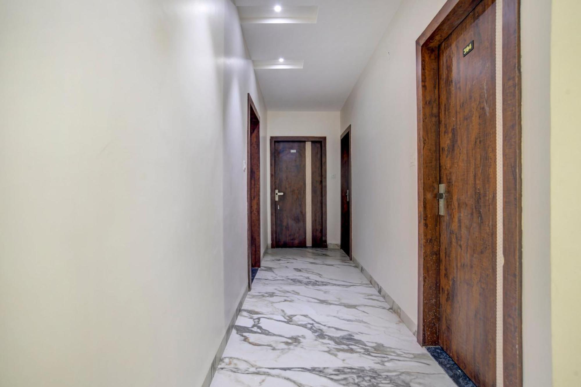 Super Capital O Abri Krishna Hotel 3*