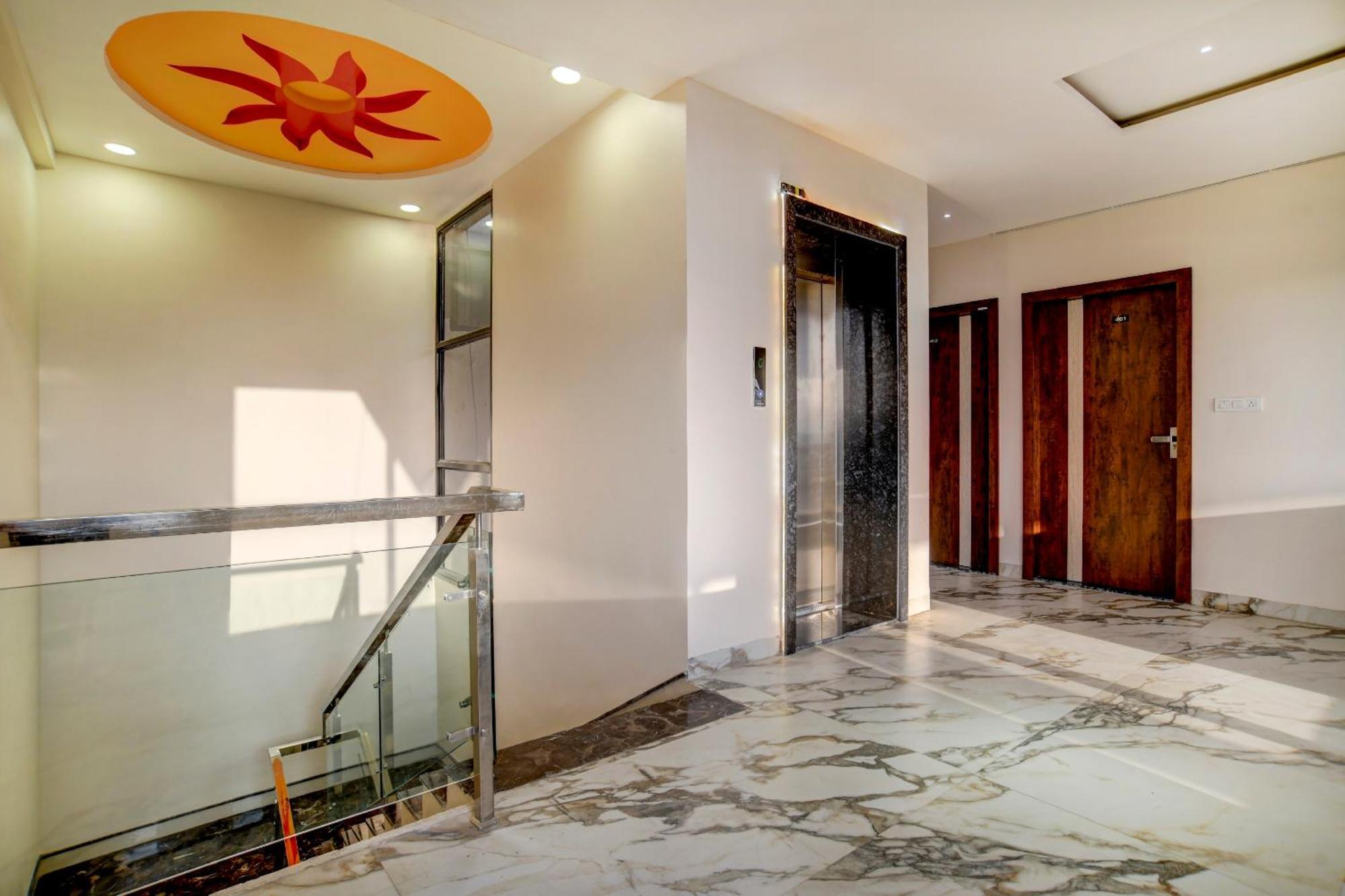 Hotel Super Capital O Abri Krishna Indore