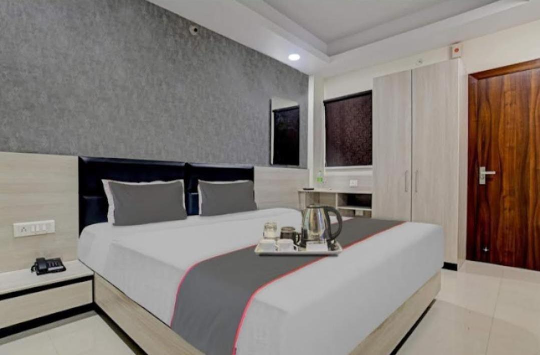 Lotus Hotel 3*