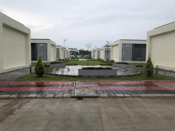 Bcm First World Villa *