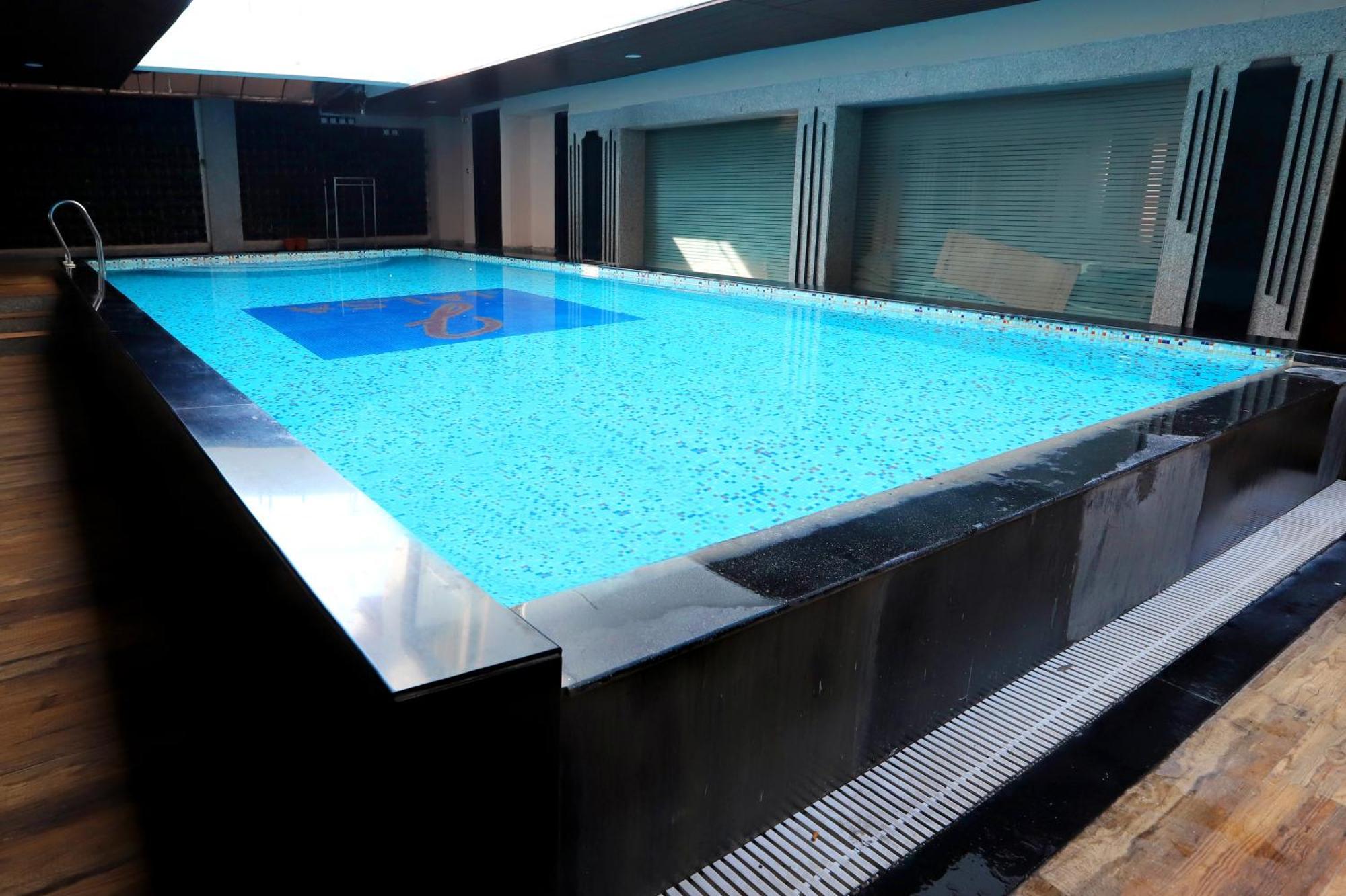 Hotel Jalsa & Banquets,indore 3*