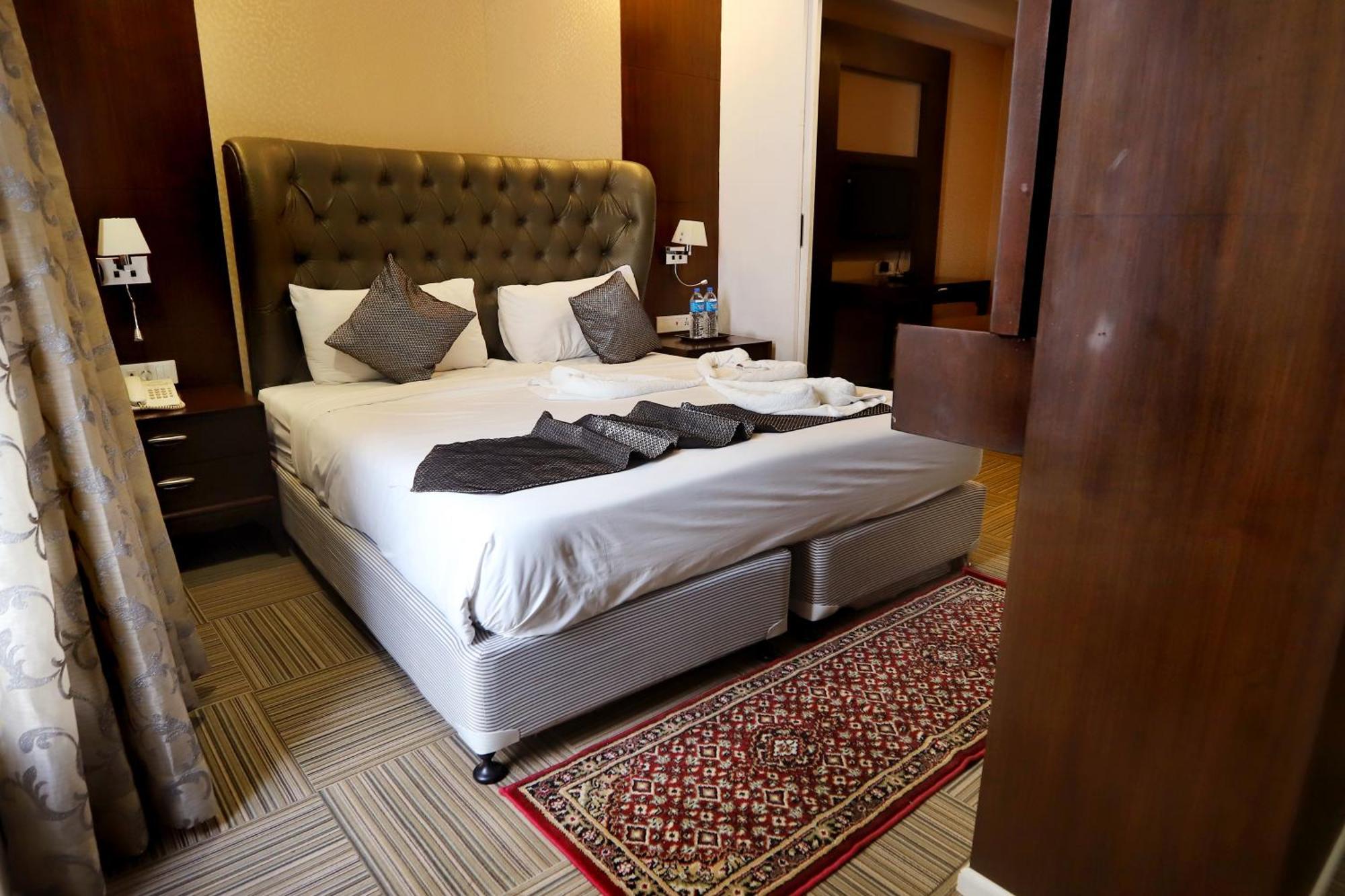 Jalsa & Banquets,indore Hotel 3*