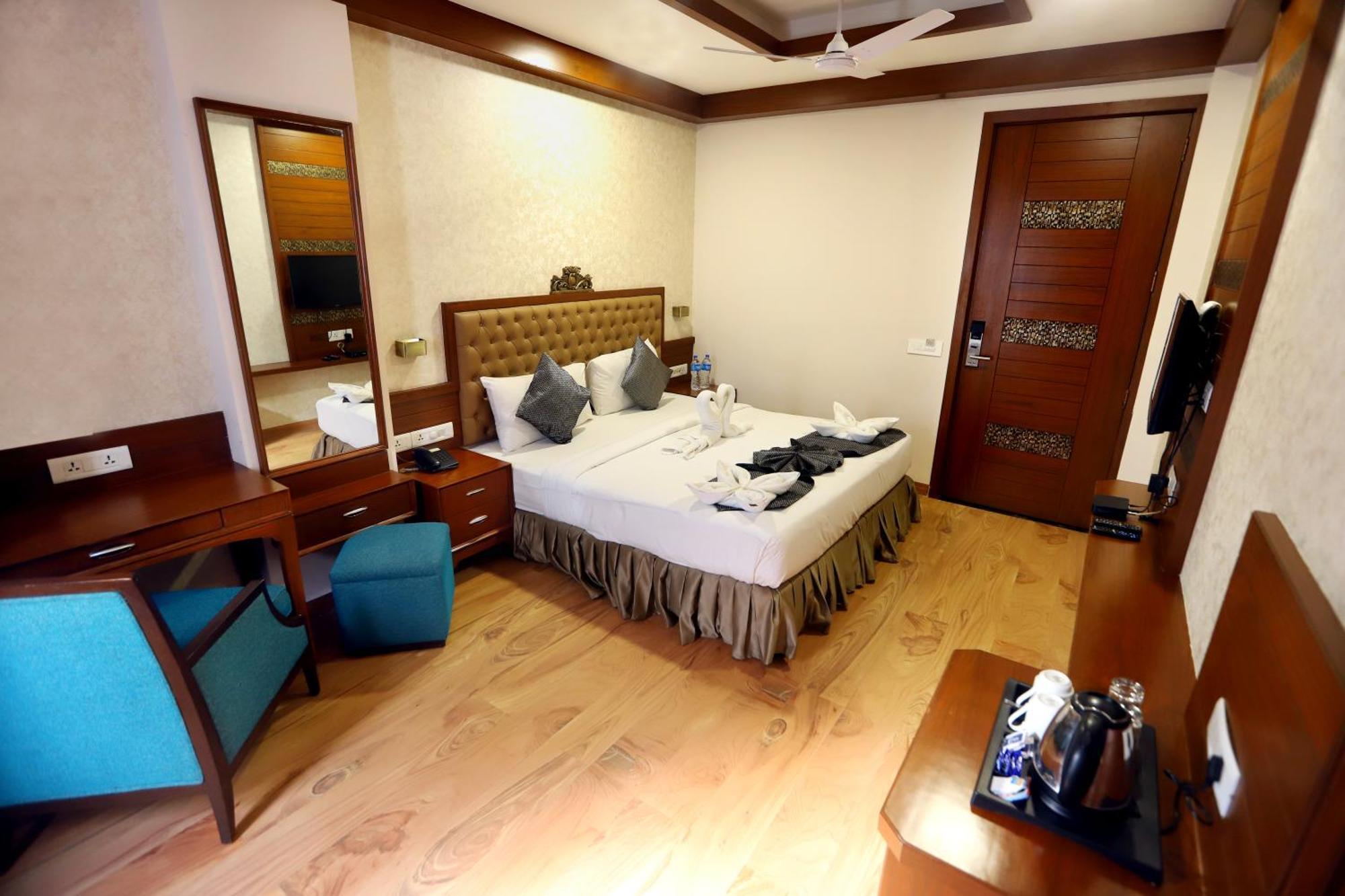 Jalsa & Banquets,indore 3*