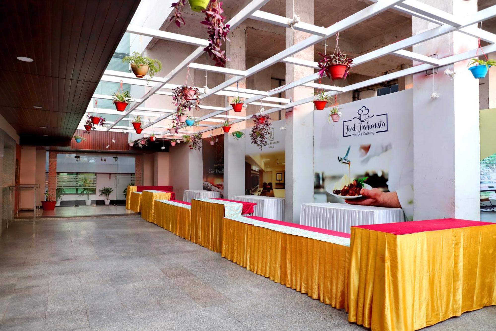 Hotel Jalsa & Banquets,indore 3*