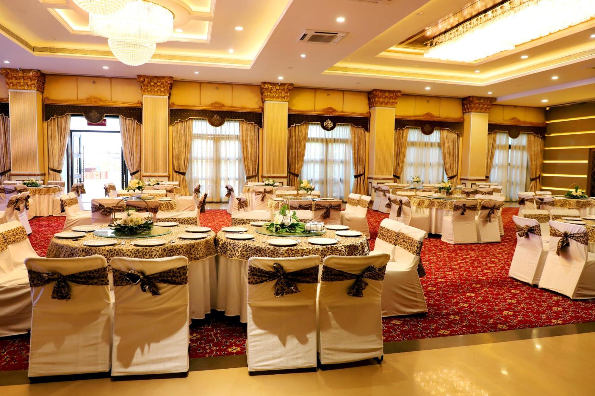 Jalsa & Banquets,indore 3*
