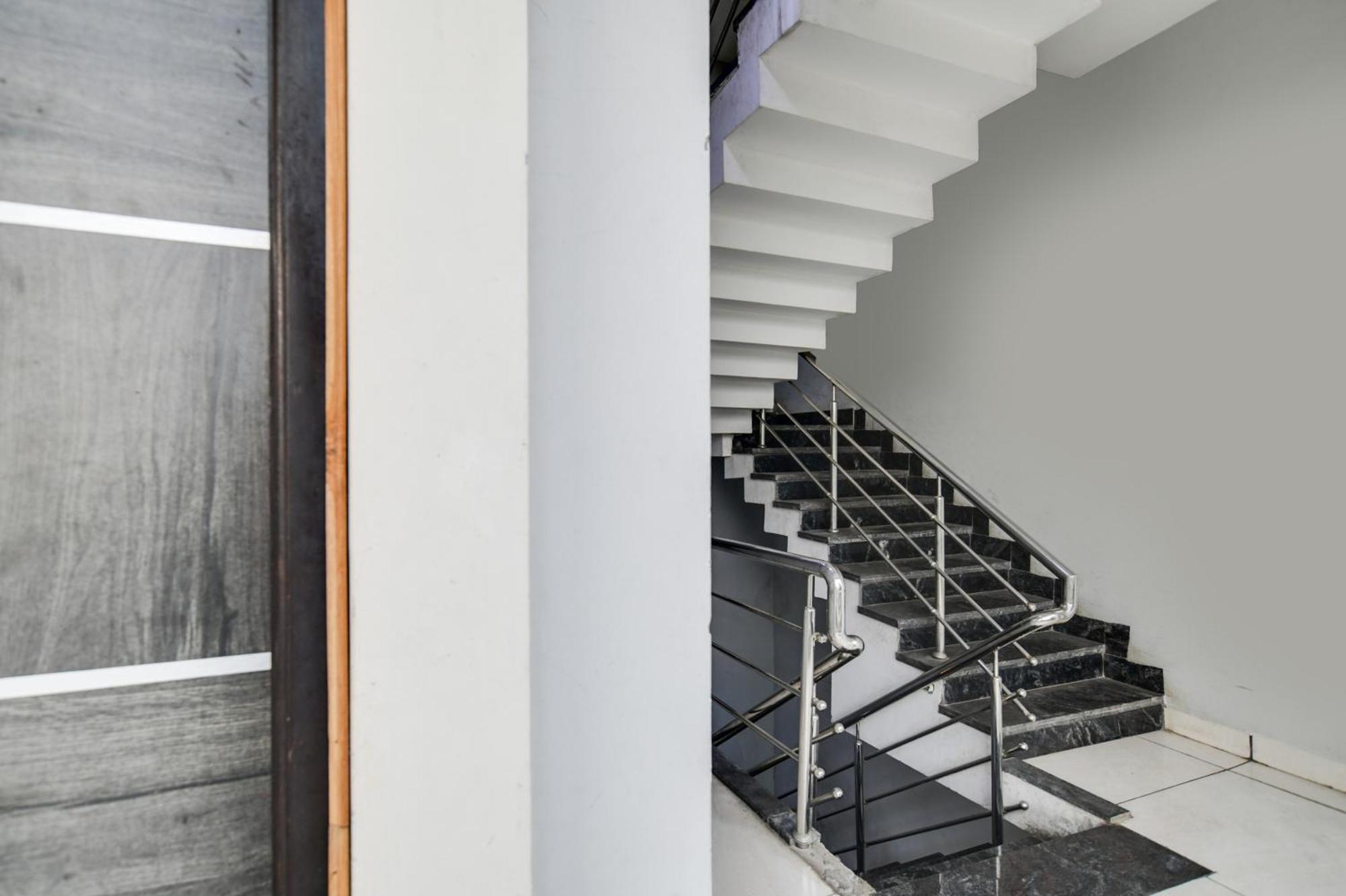 Oyo Flagship Zoyo 3* Indore