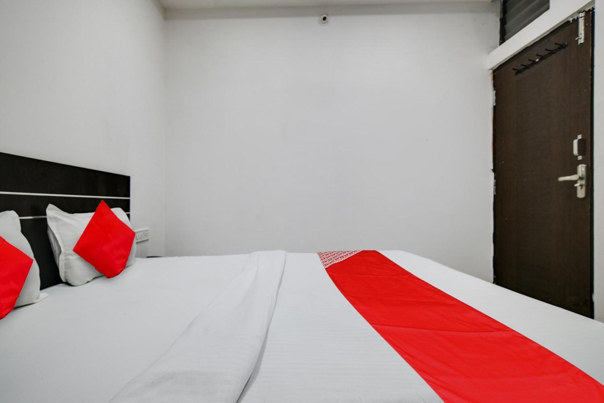Oyo Flagship Zoyo 3* Indore