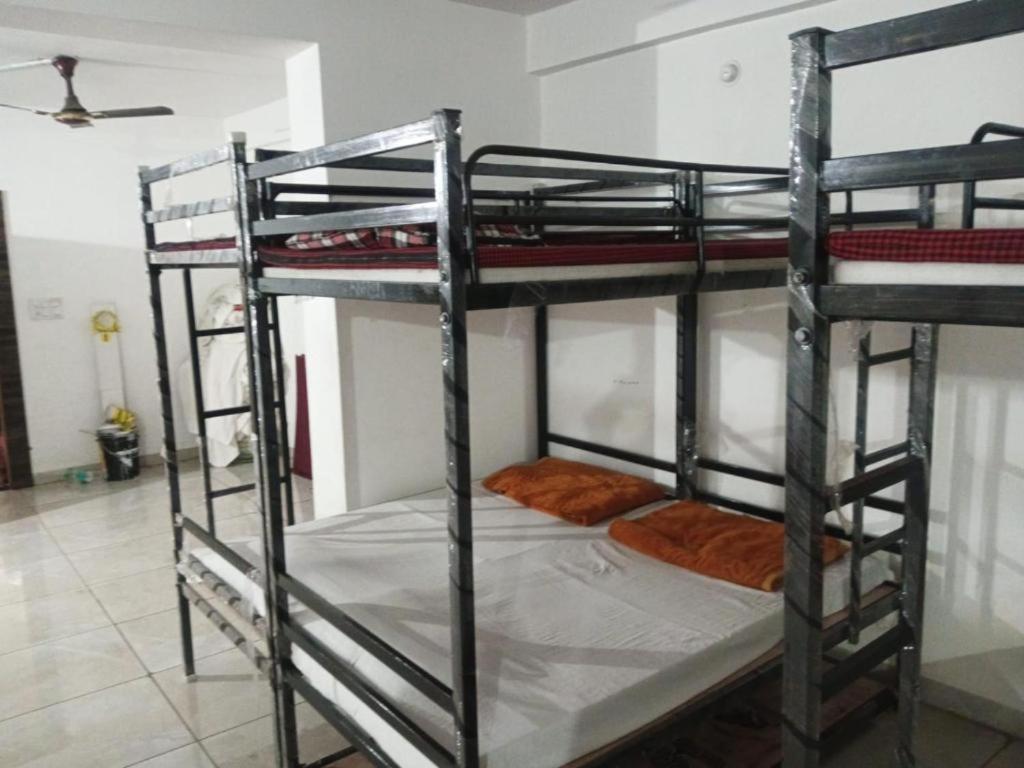 Hostel Rl *