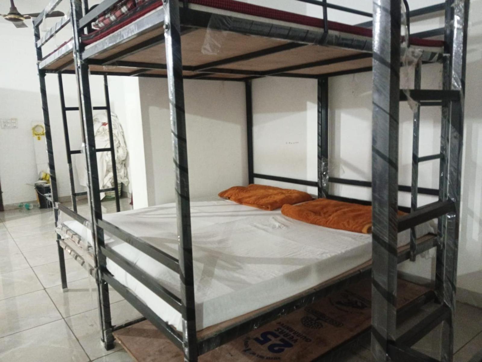 Hostel Rl *
