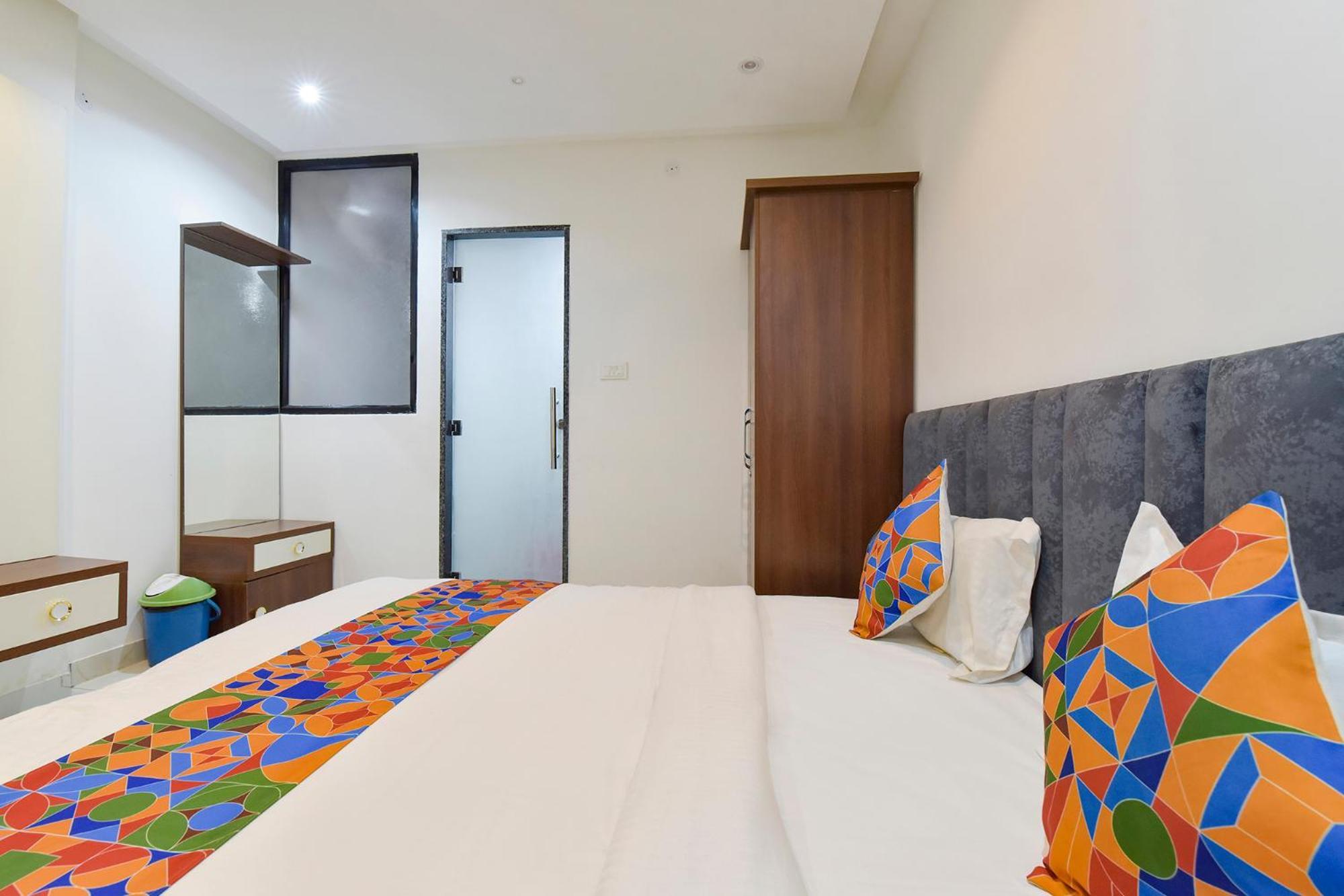Hotel Fabhotel Grand Vista *