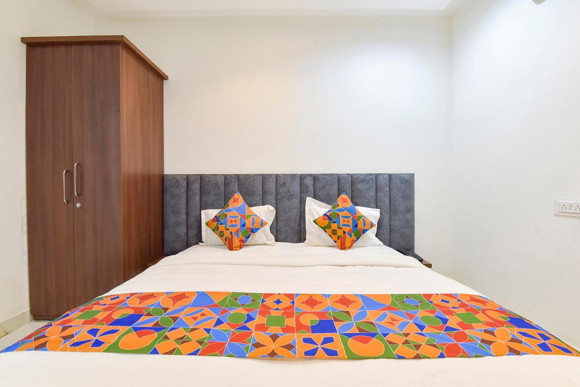 Hotel Fabhotel Grand Vista