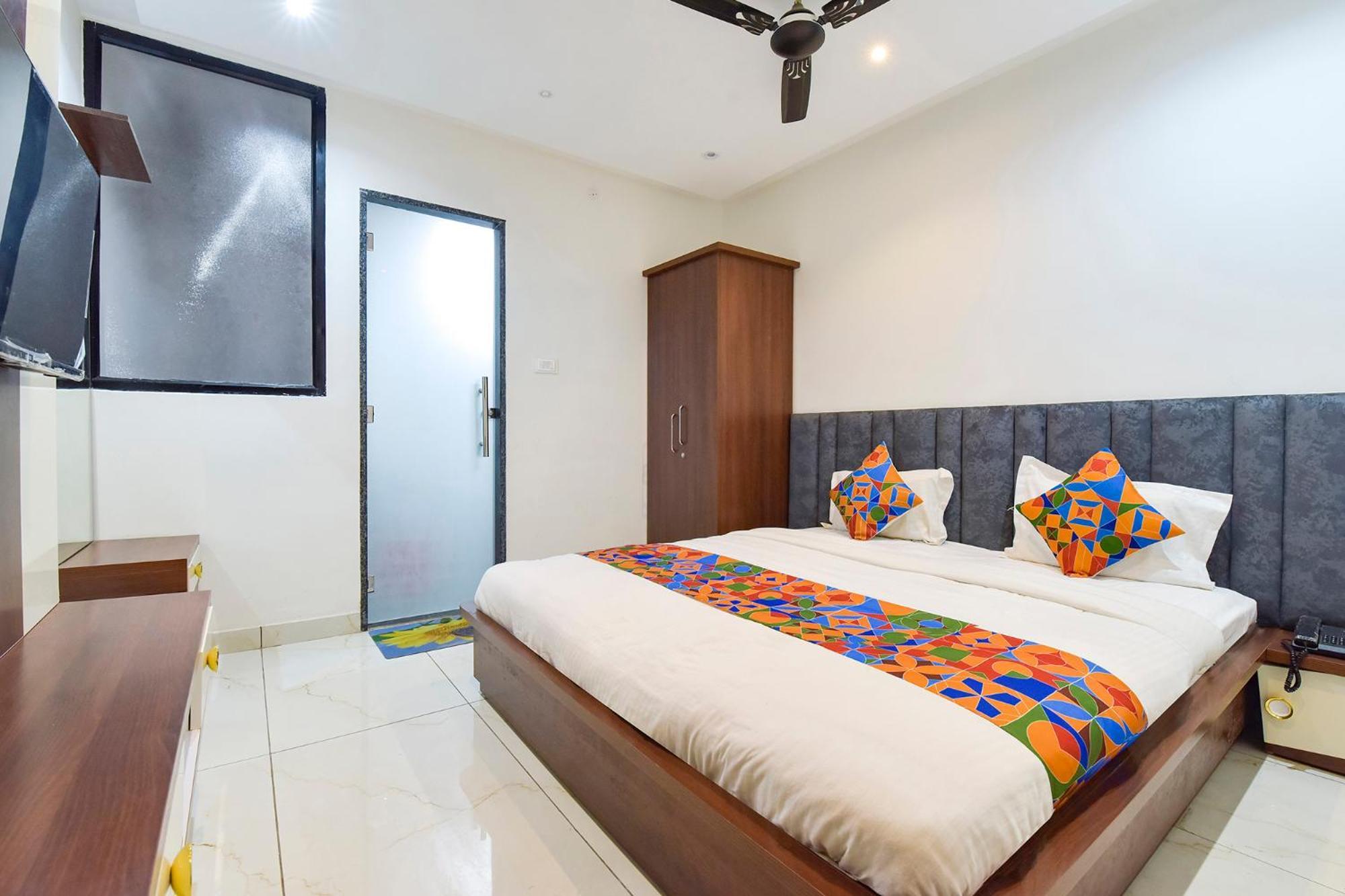 Hotel Fabhotel Grand Vista