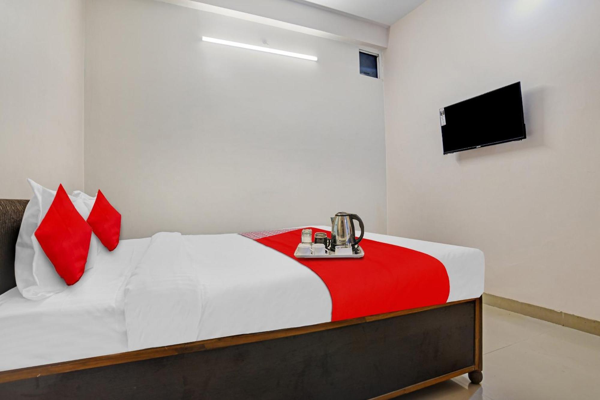 Spot On 49263 Silver Peace 4* Indore