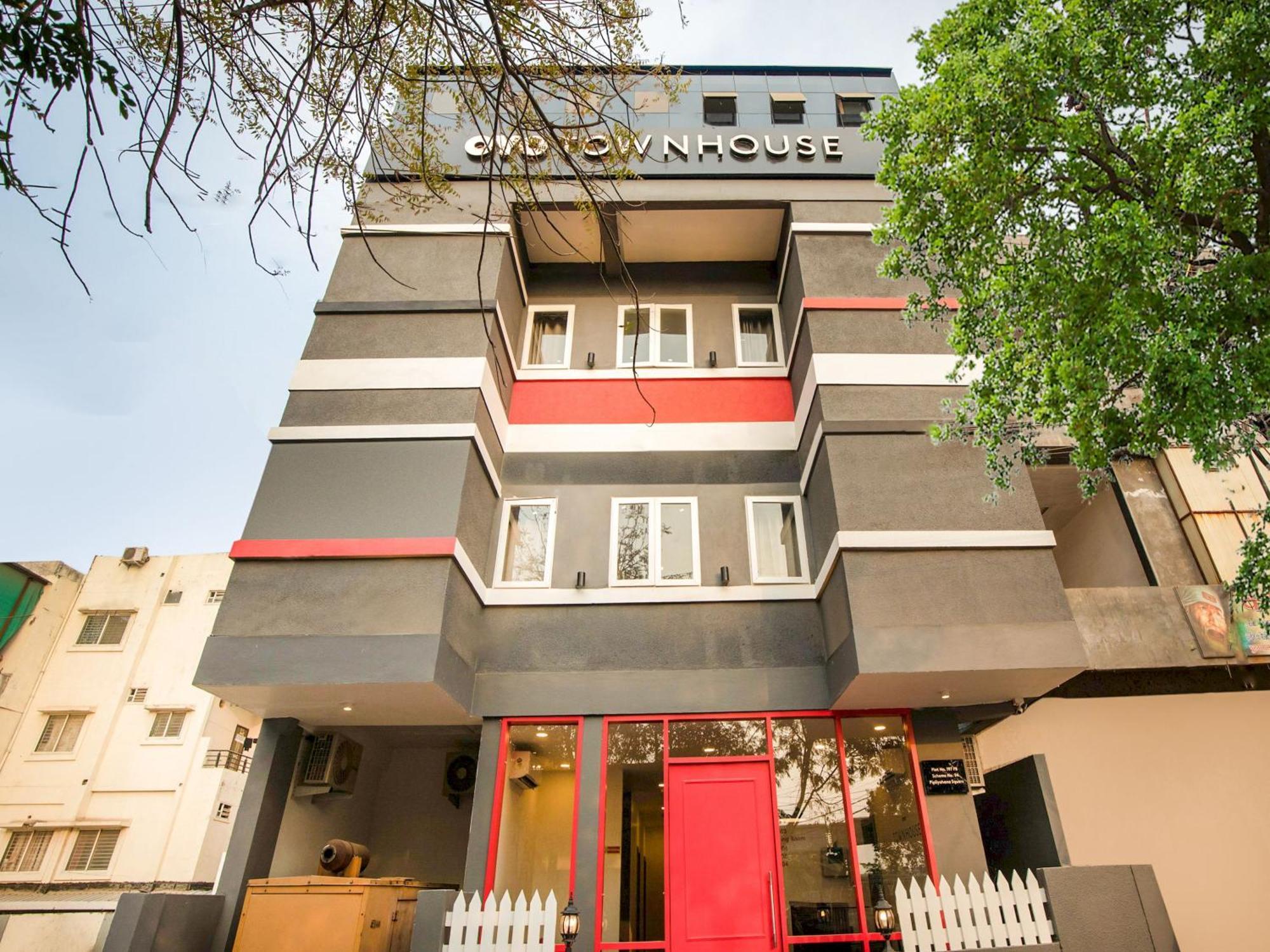 Townhouse Pipliyahana Square 4*