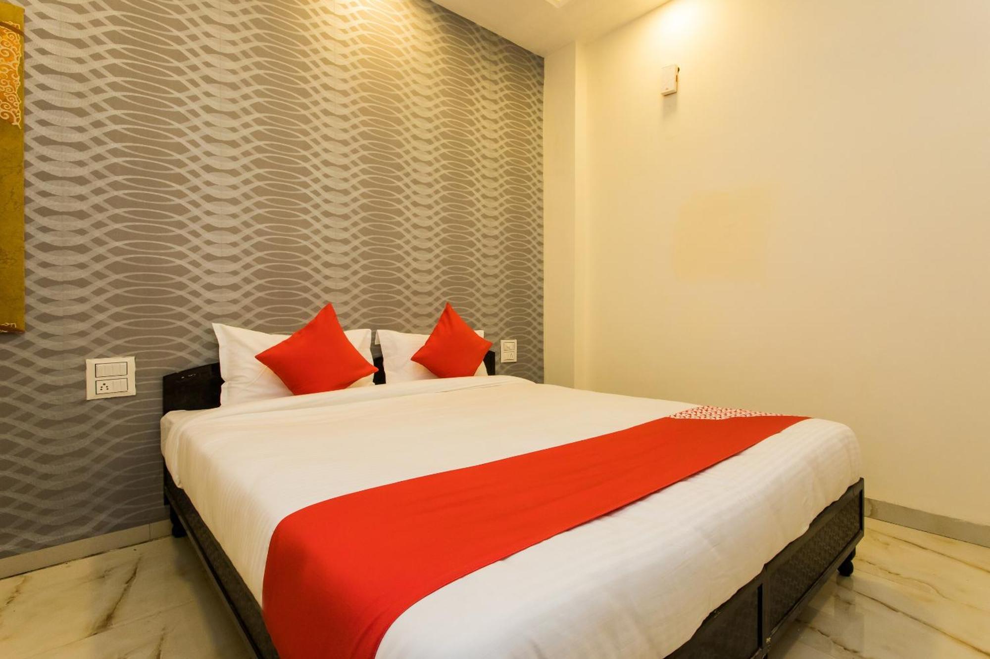 Oyo Sunrise Hotel 4*
