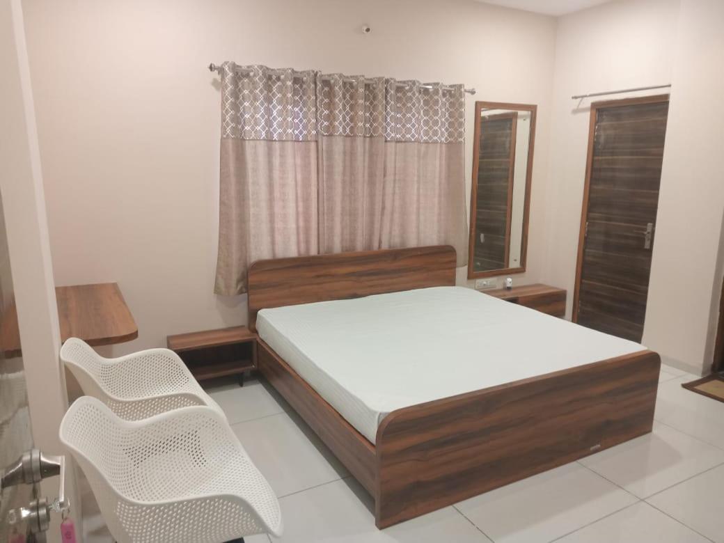 Vaatsaly Home's Guest house *
