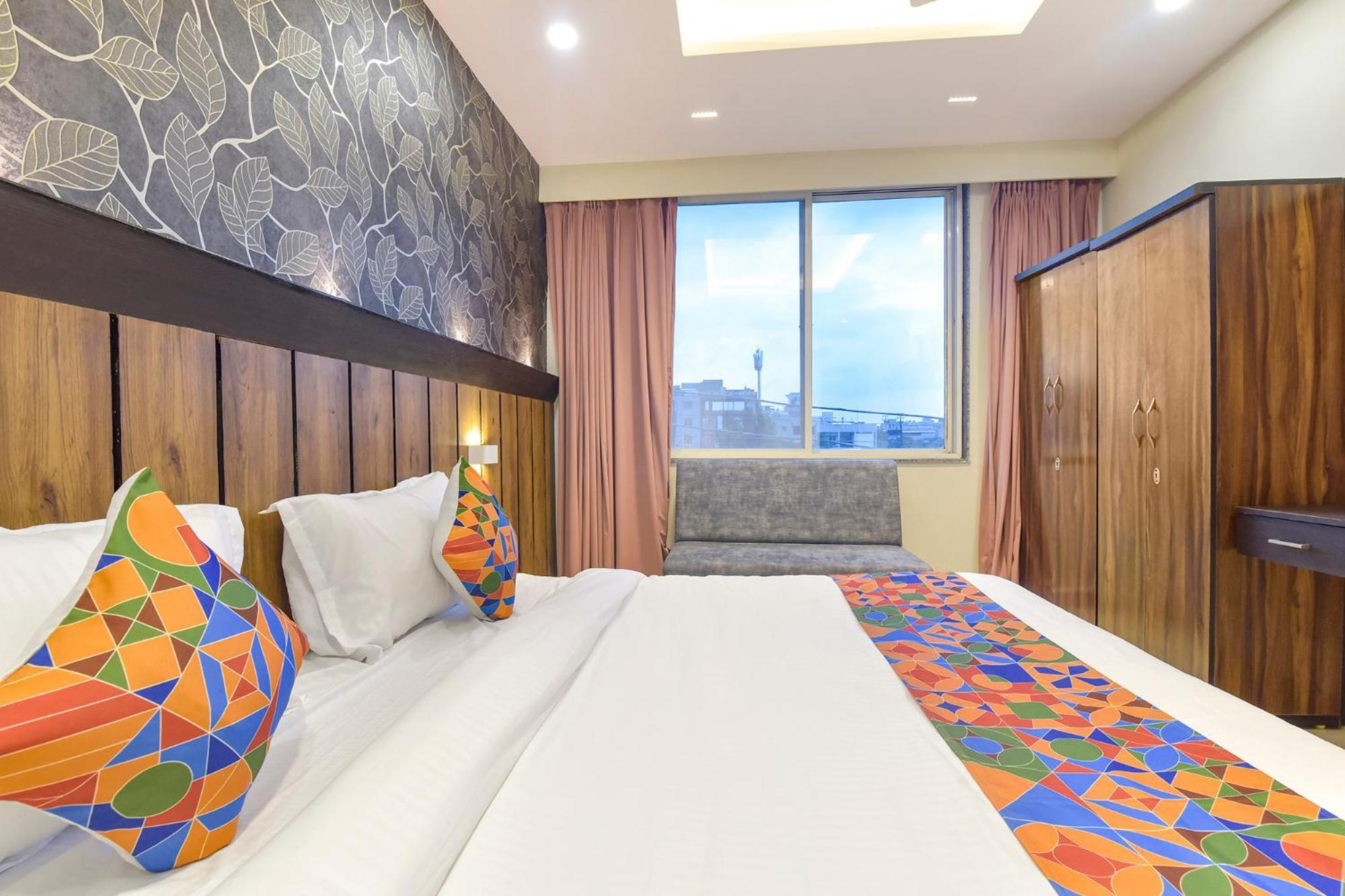 Fabhotel The Max Glory Hotel 3*