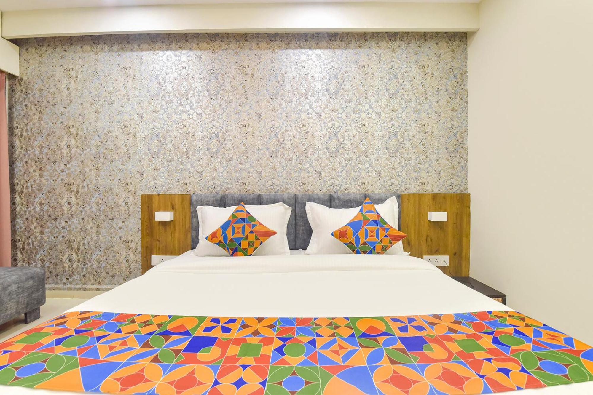 Fabhotel The Max Glory Hotel