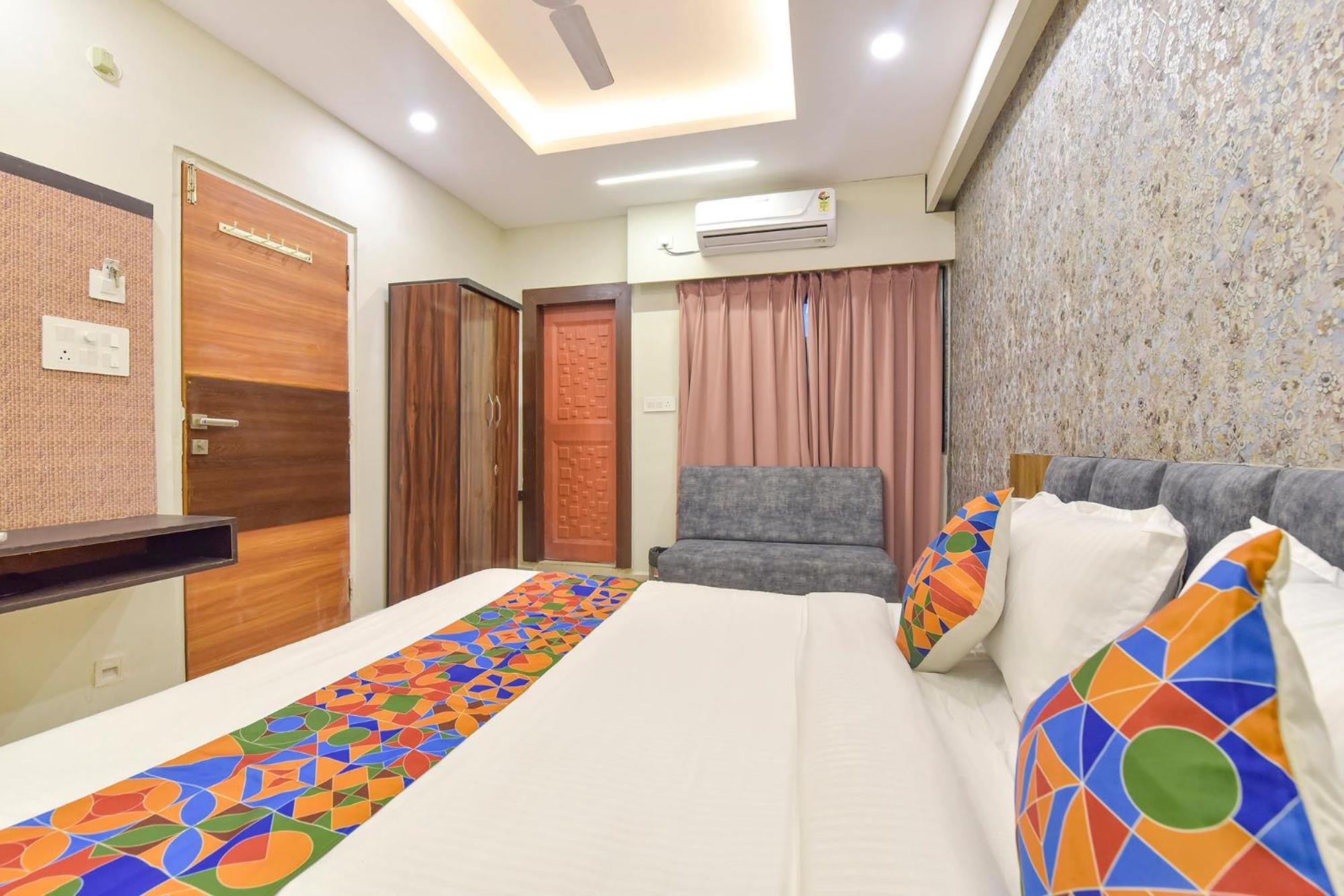 Fabhotel The Max Glory 3*