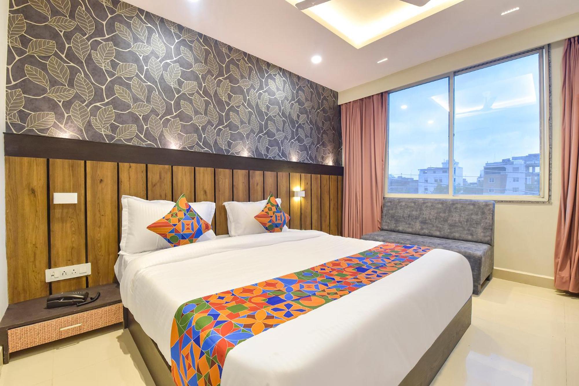 Fabhotel The Max Glory Hotel