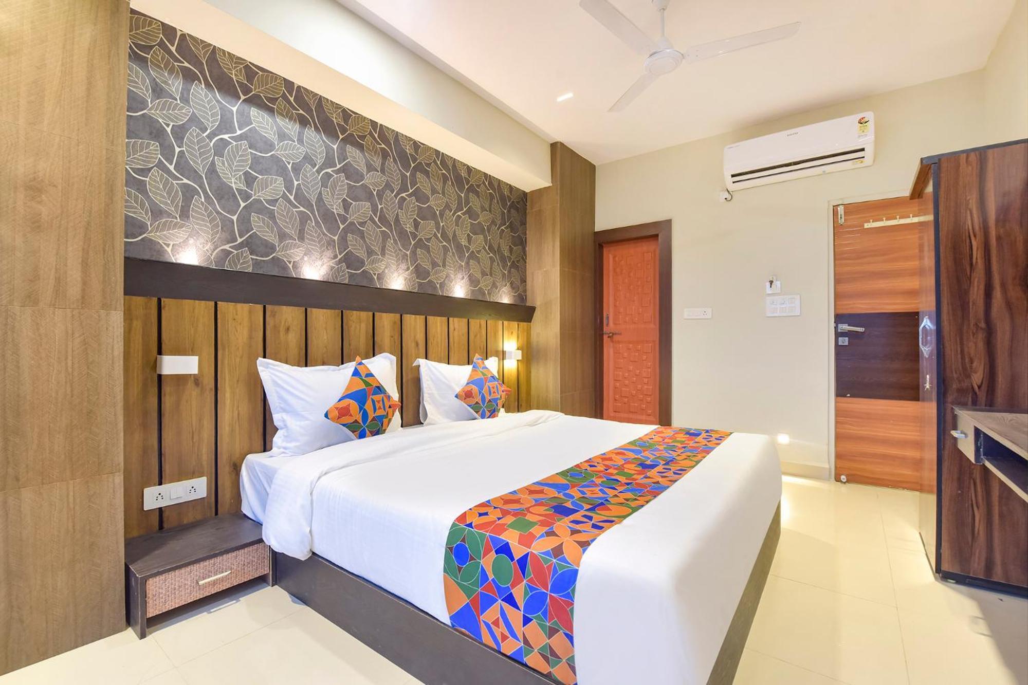 Fabhotel The Max Glory Hotel 3*