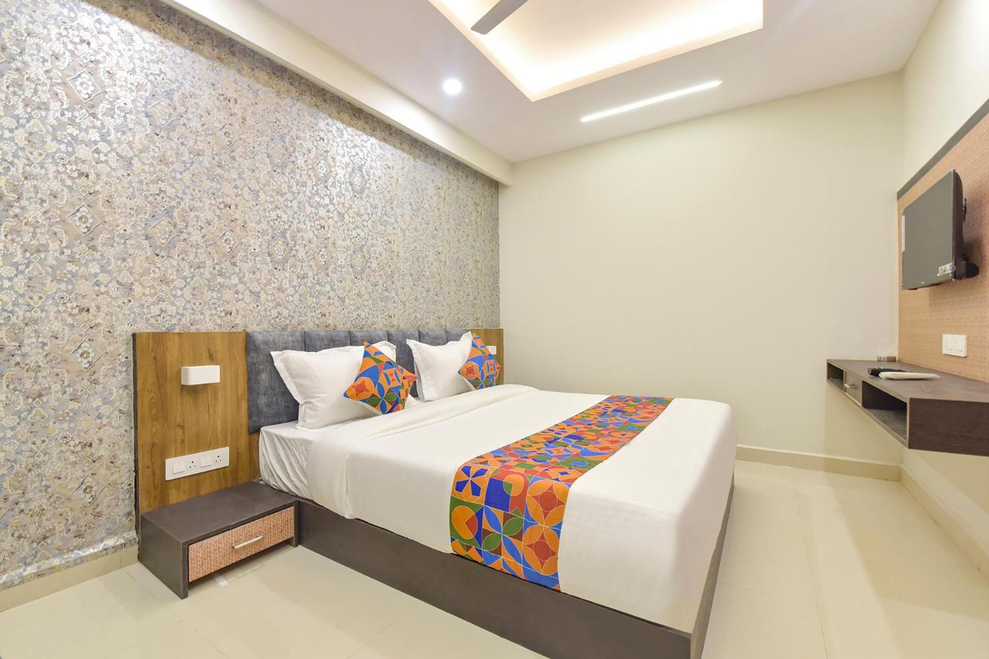 Fabhotel The Max Glory 3*