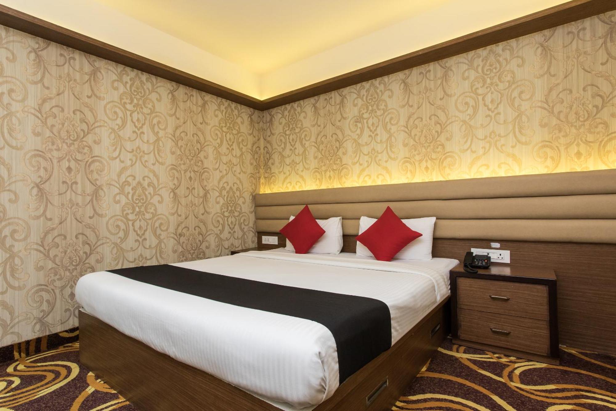 Solaris Resort *