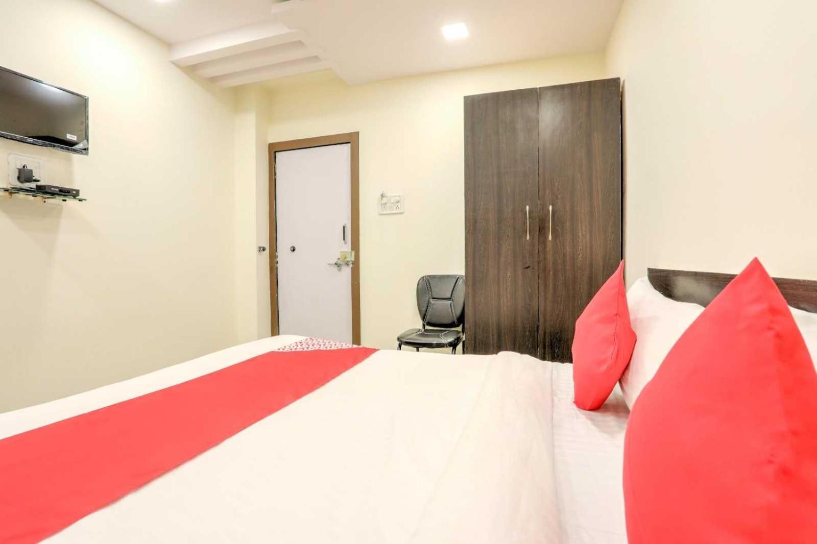 Super Collection O 7 Eleven Hotel Indore