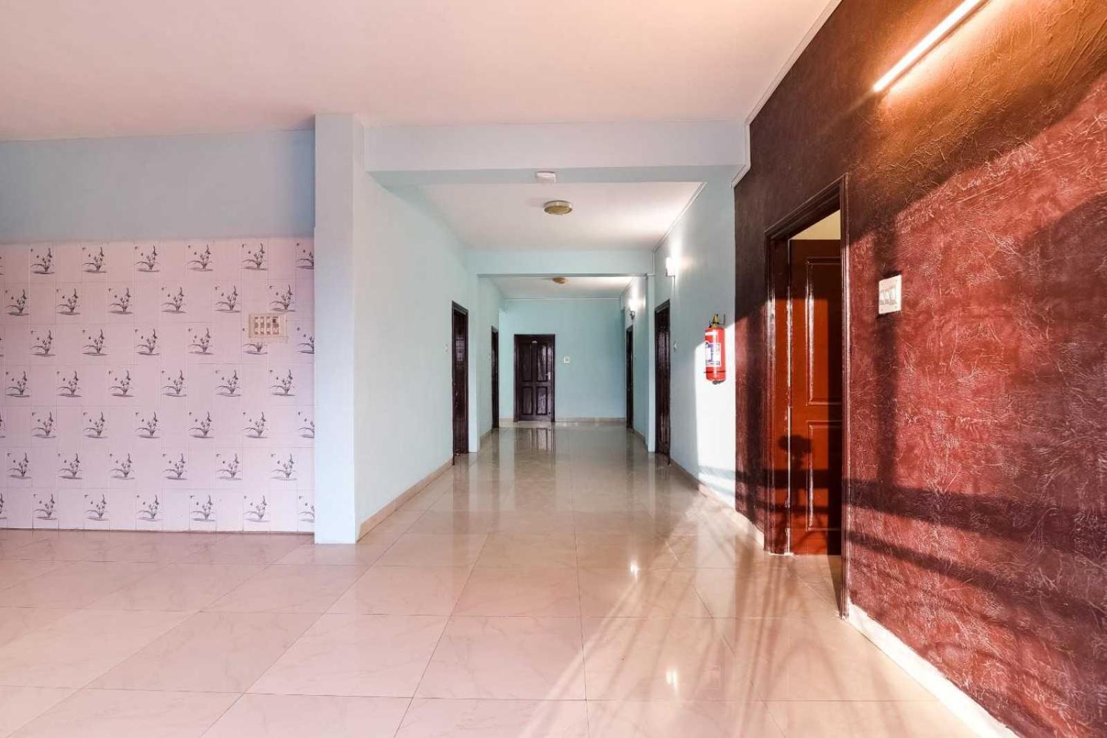 Hotel Super Collection O 7 Eleven Indore