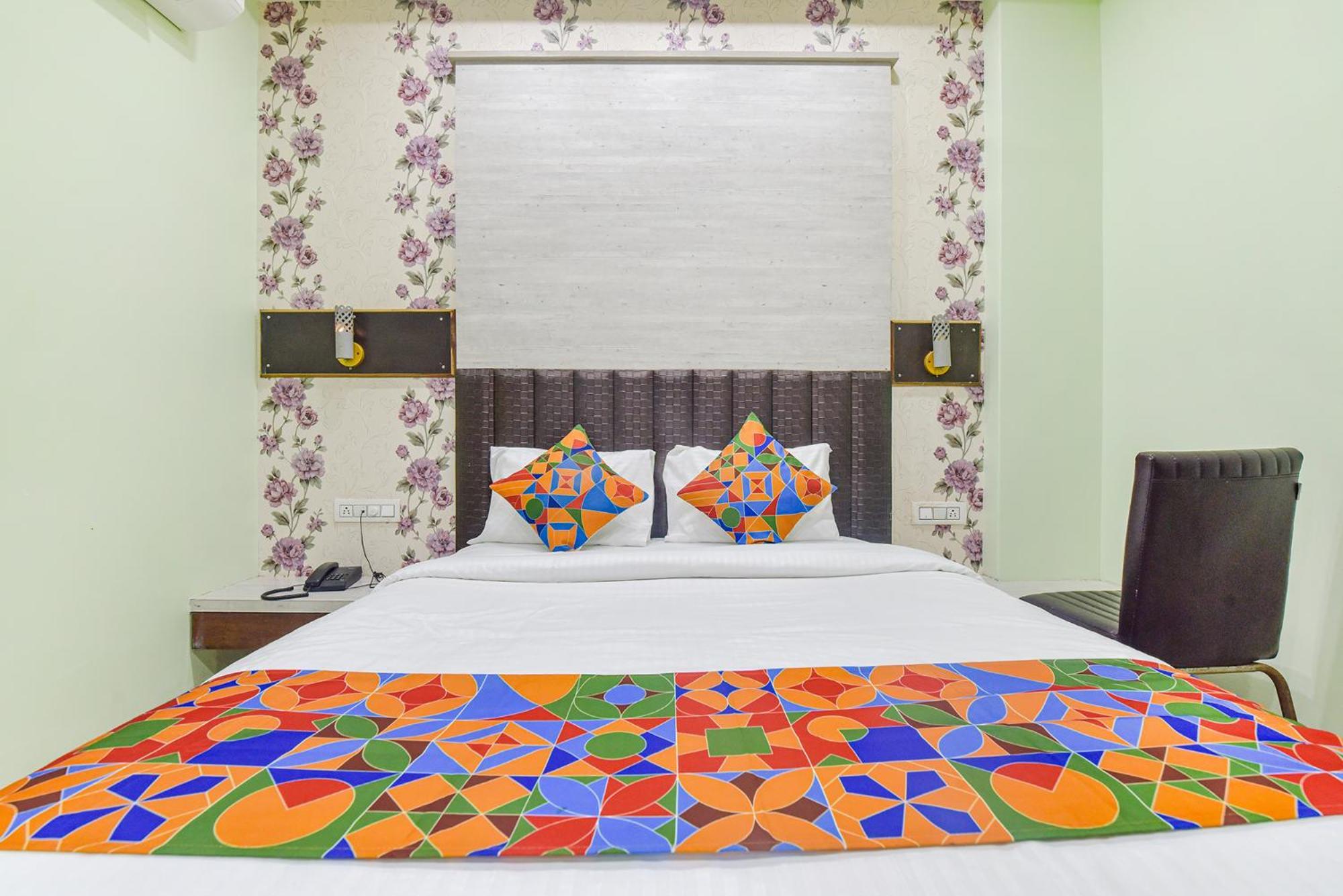 Hotel Fabhotel Shiv Chhaya 3*