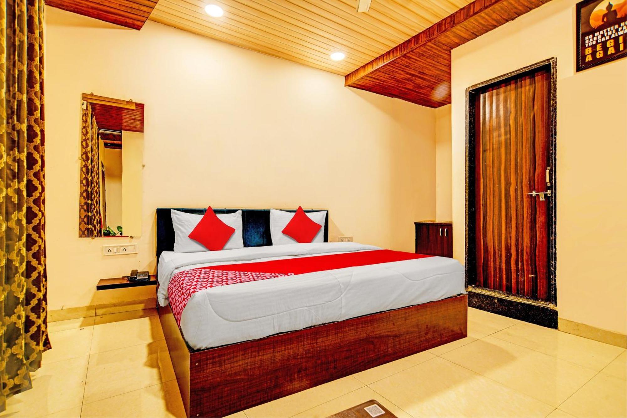 Collection O Ring Road Bhawarkua 4*