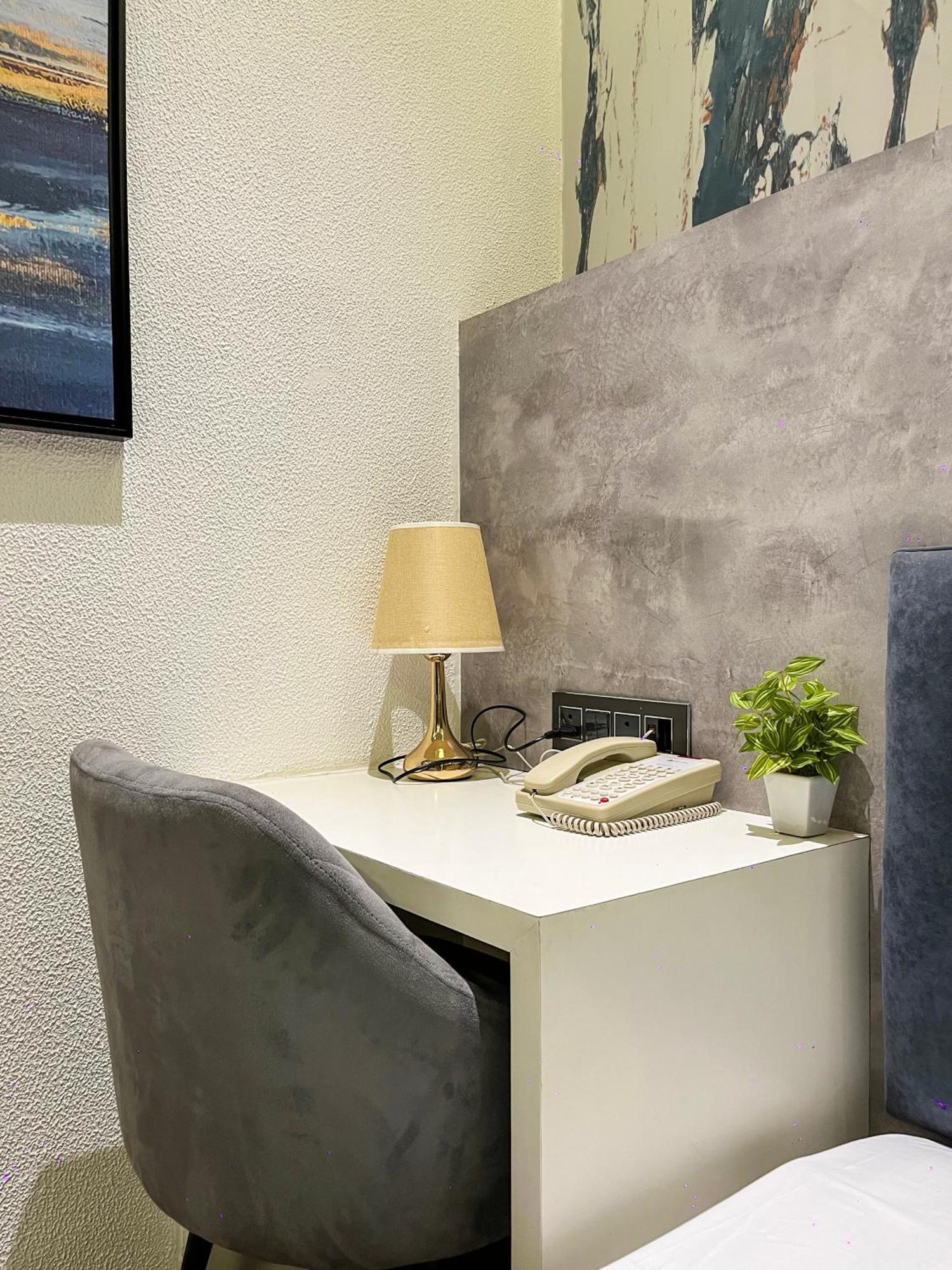 Rasa Royale - A Boutique
