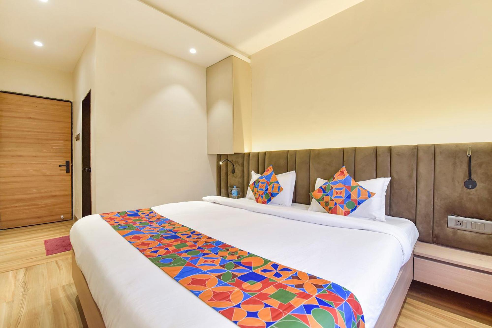 Fabhotel Kesar Hotel *