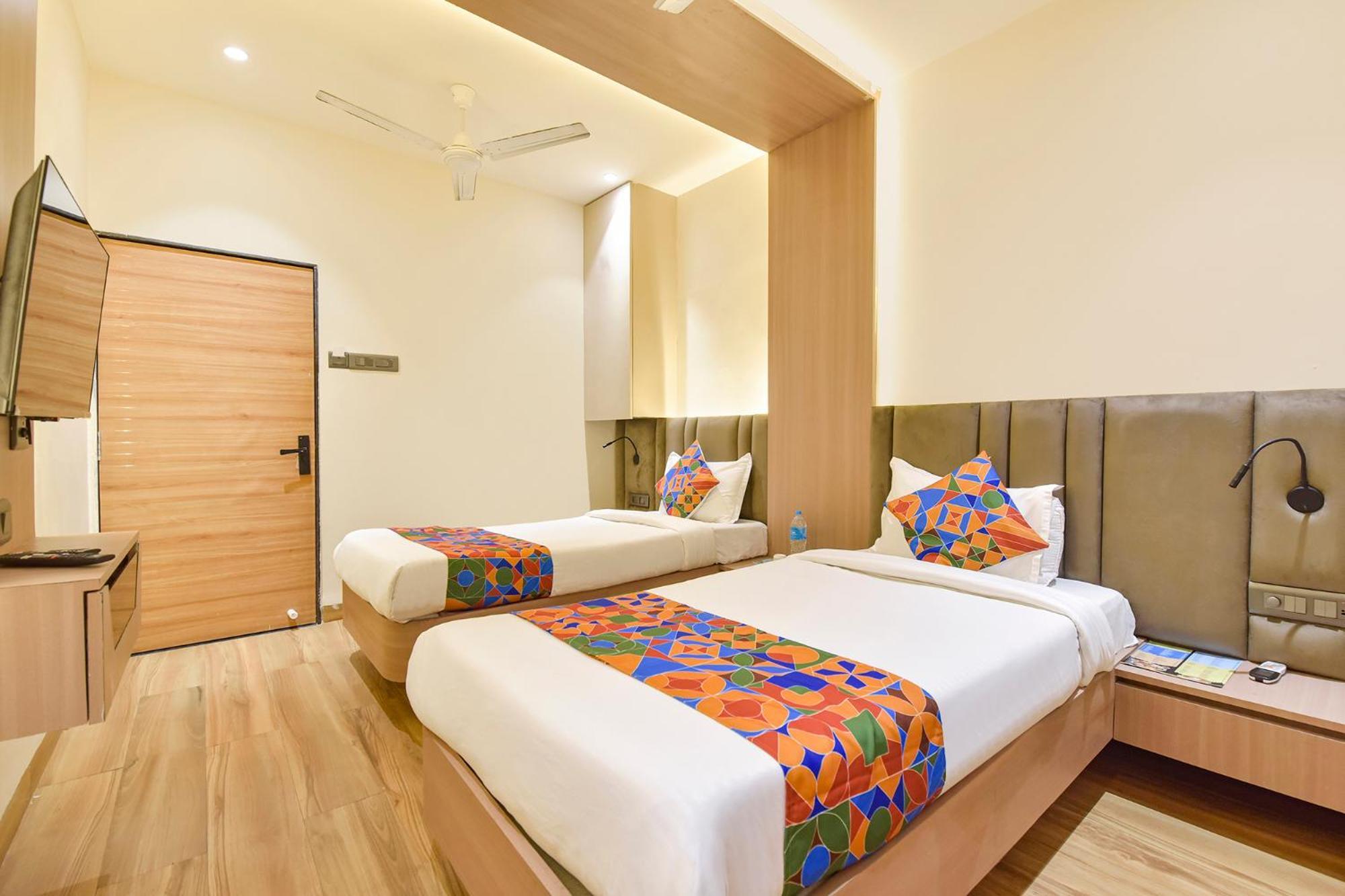 Fabhotel Kesar Hotel *