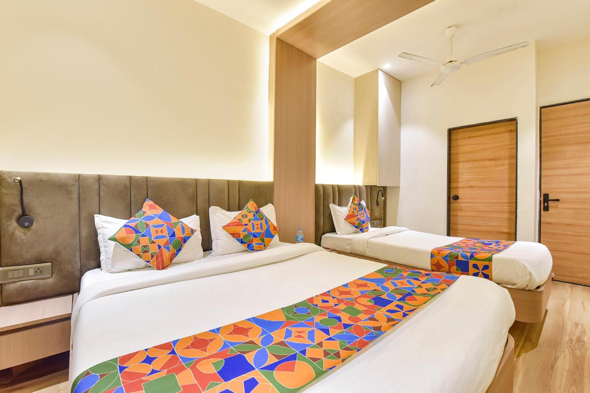 Hotel Fabhotel Kesar