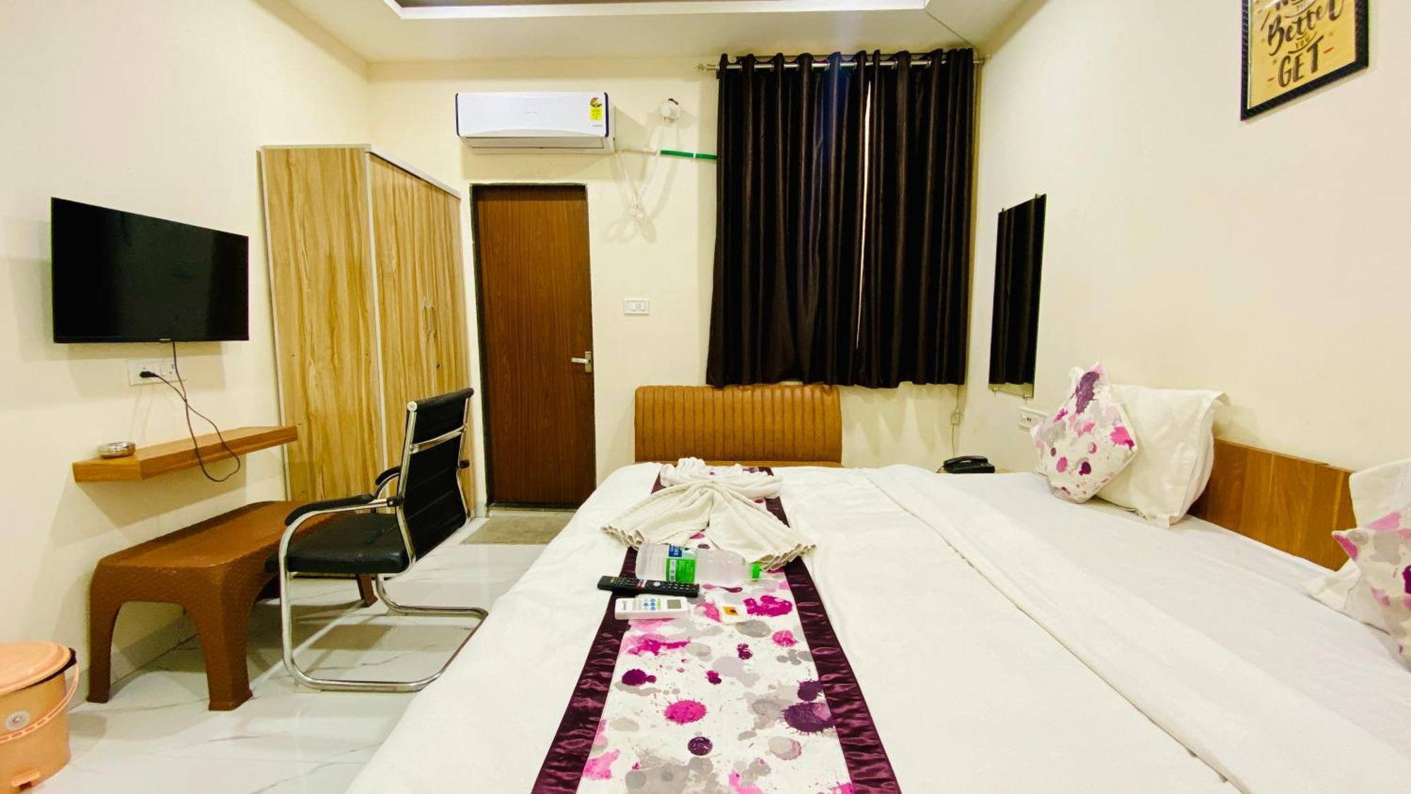 Hotel The Cressida Indore