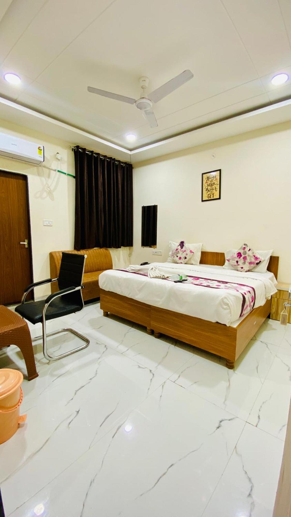 Hotel The Cressida Indore