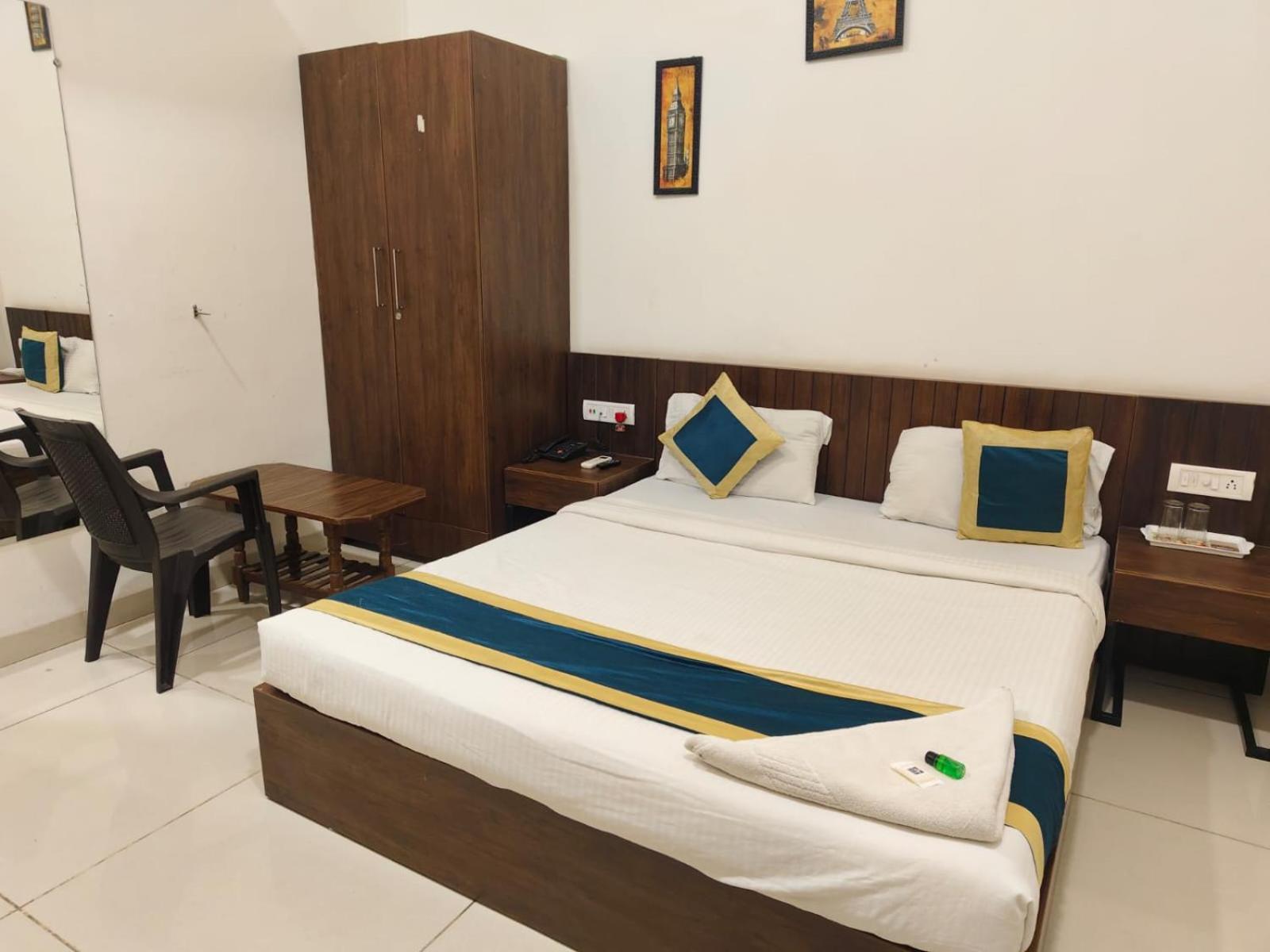 Hotel Topdealhotel Sheesh Mahal 3*