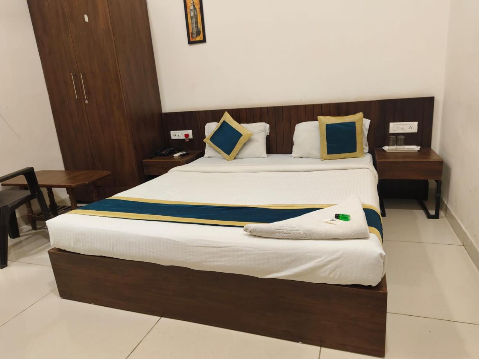 Topdealhotel Sheesh Mahal Hotel 3*