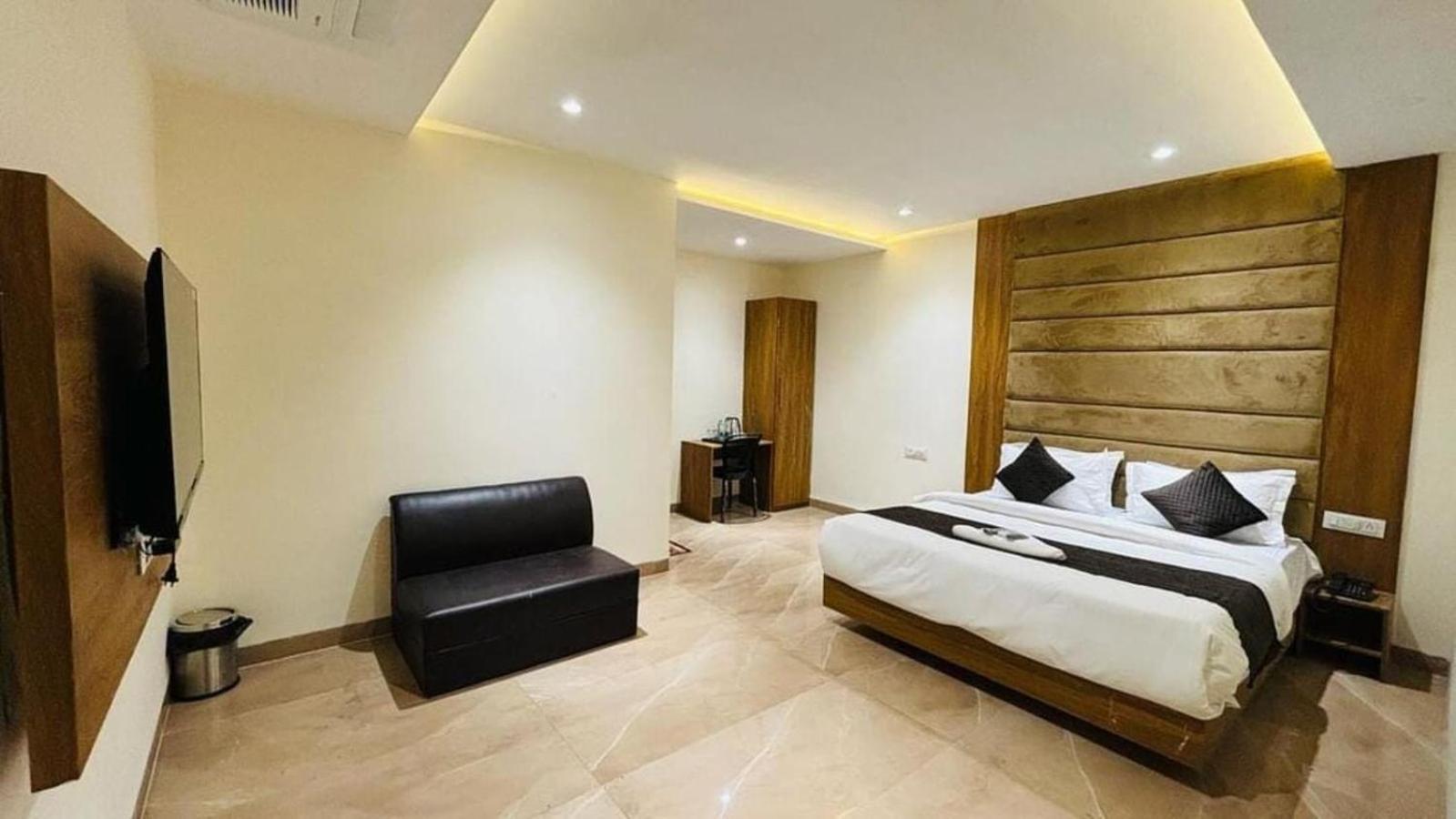 Hotel Yashraj 2*