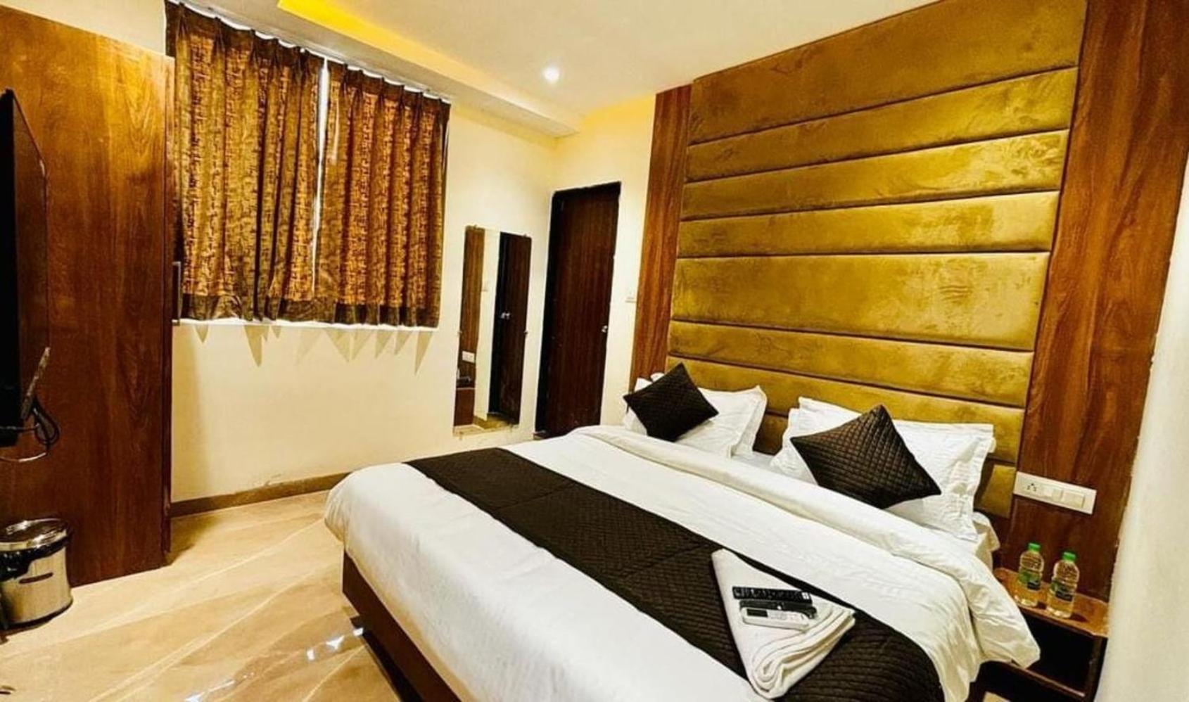 Yashraj Hotel 2*