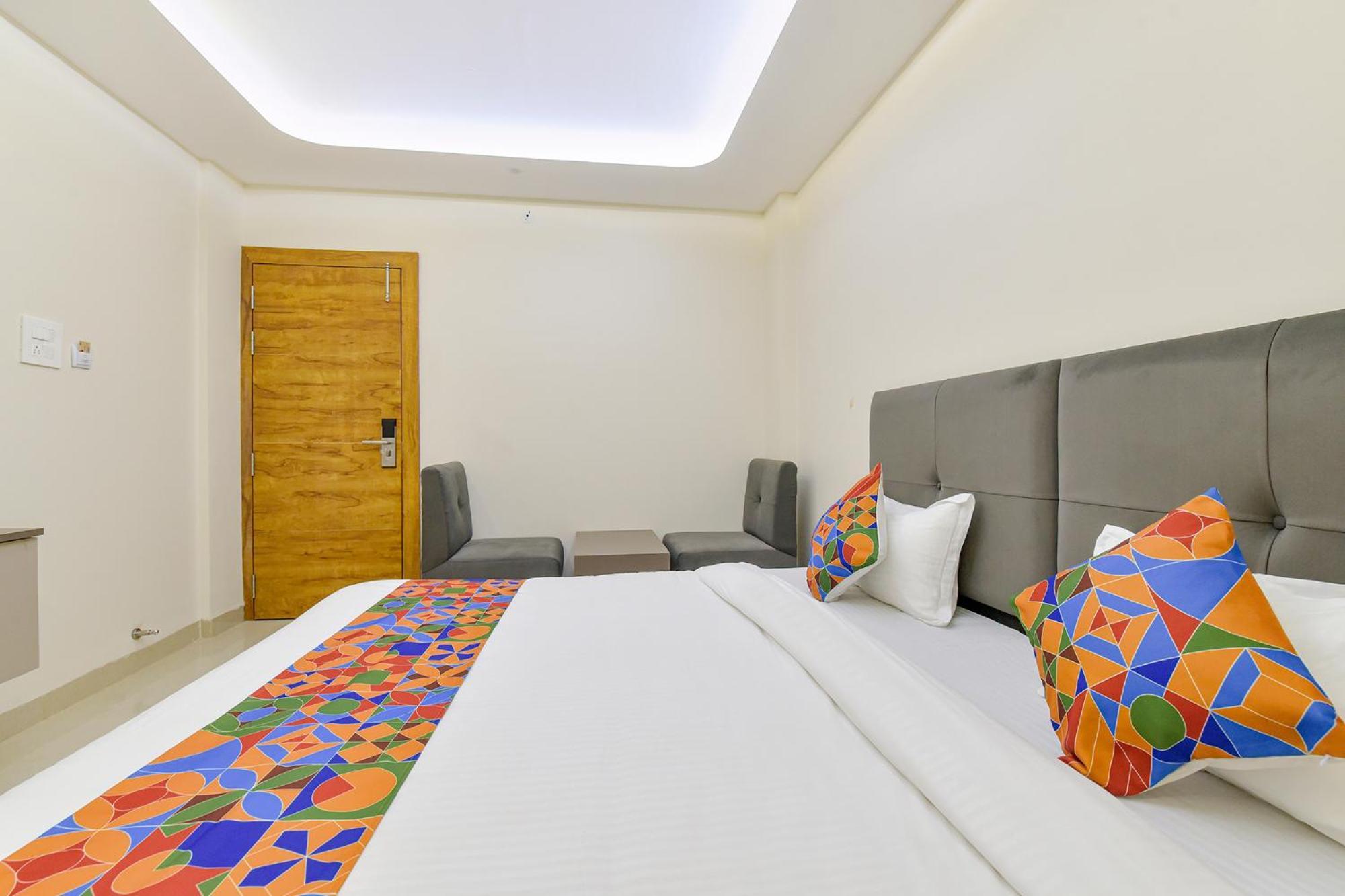 Fabhotel Synergy *