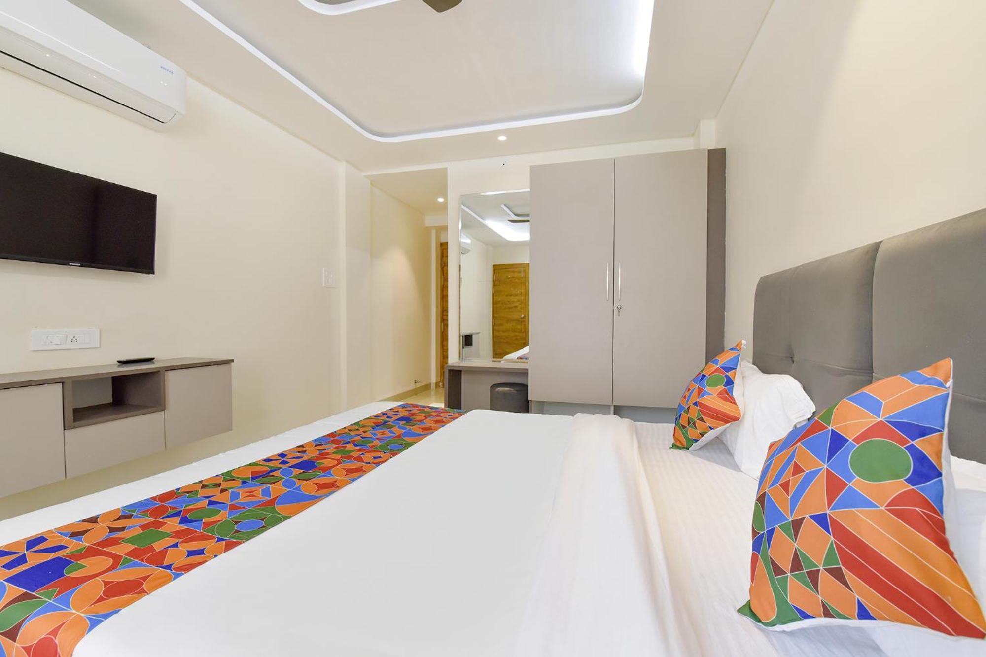 Fabhotel Synergy *