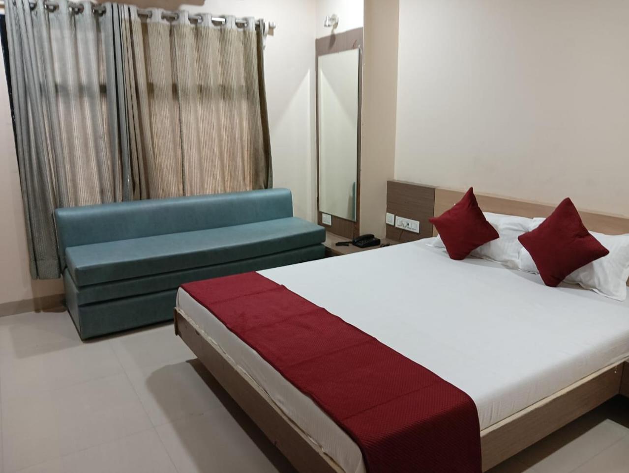 Hotel Tirupati Palace